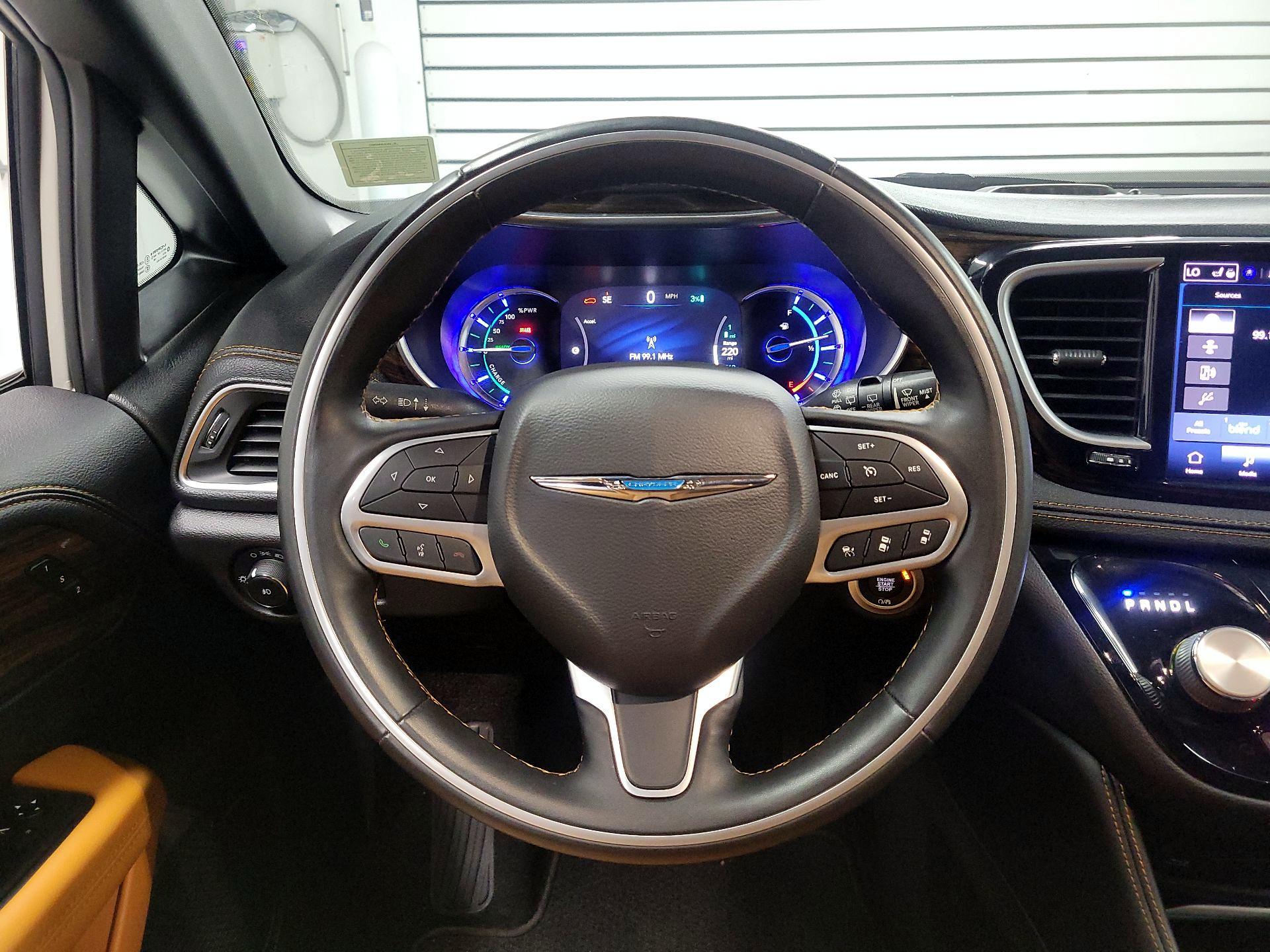 Thumbnail: 2021 Chrysler Pacifica - 10