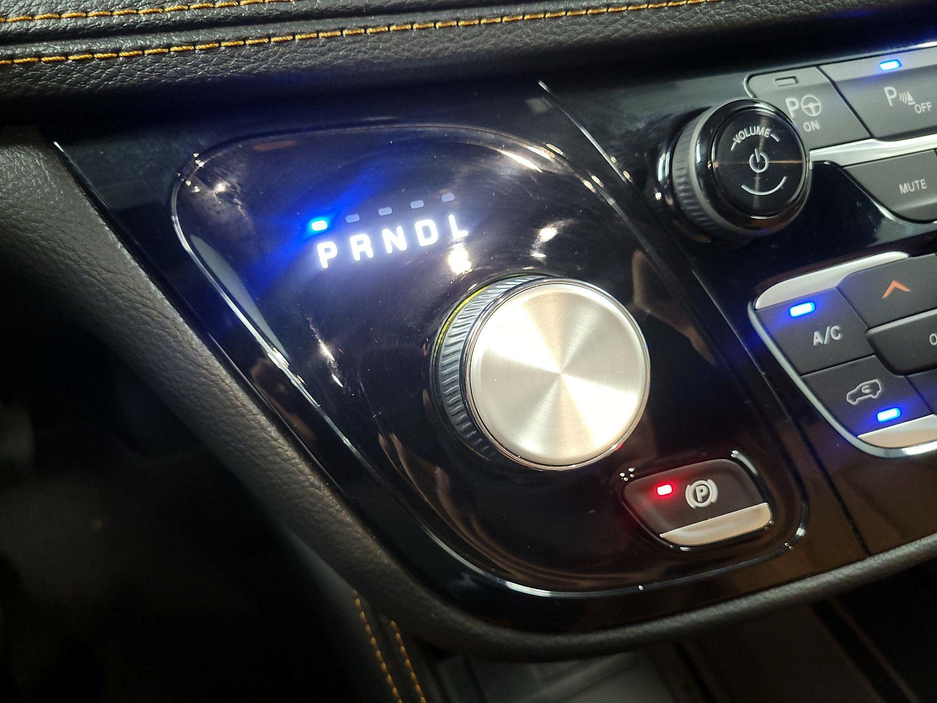 Thumbnail: 2021 Chrysler Pacifica - 16