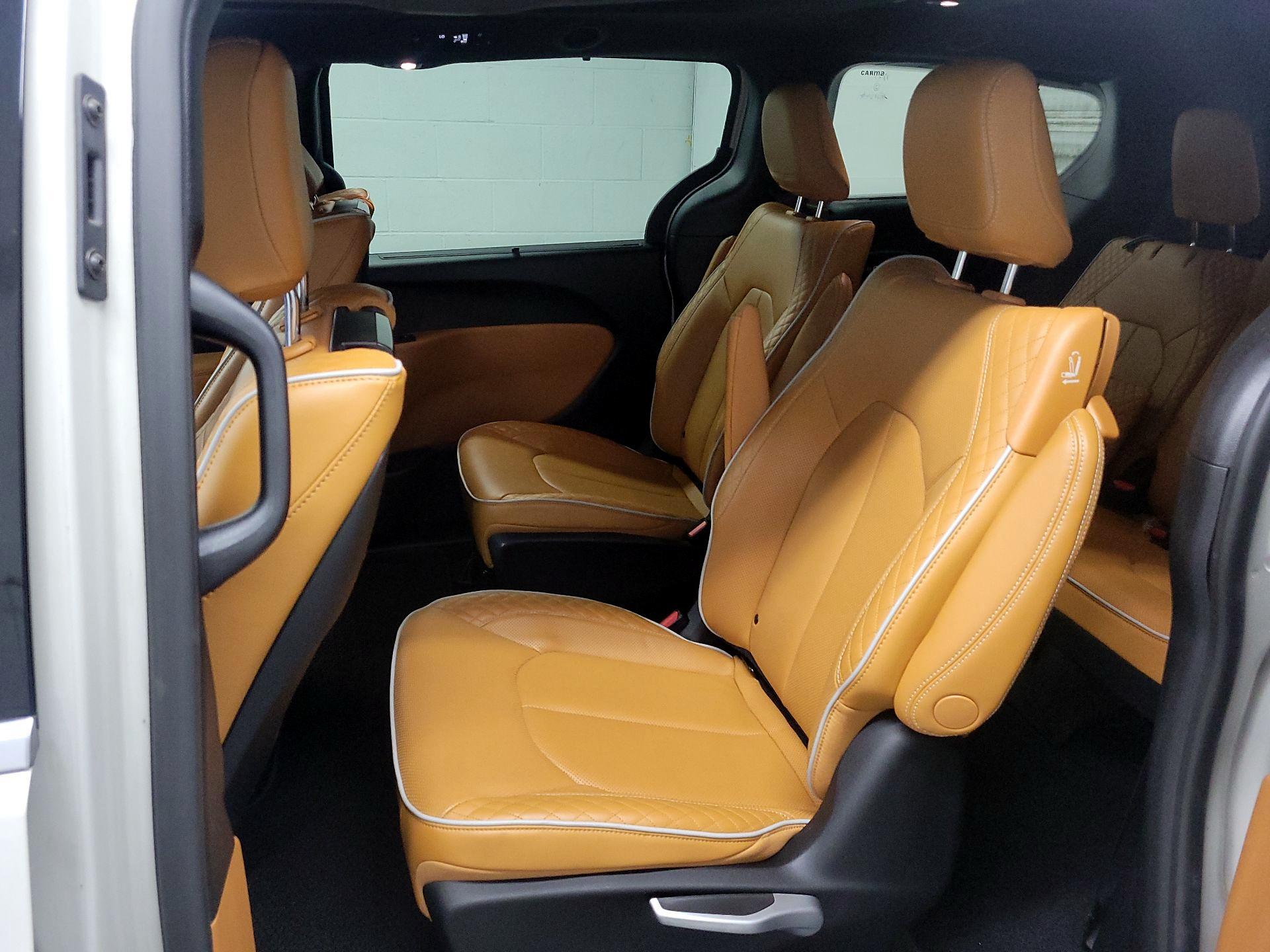 Thumbnail: 2021 Chrysler Pacifica - 17