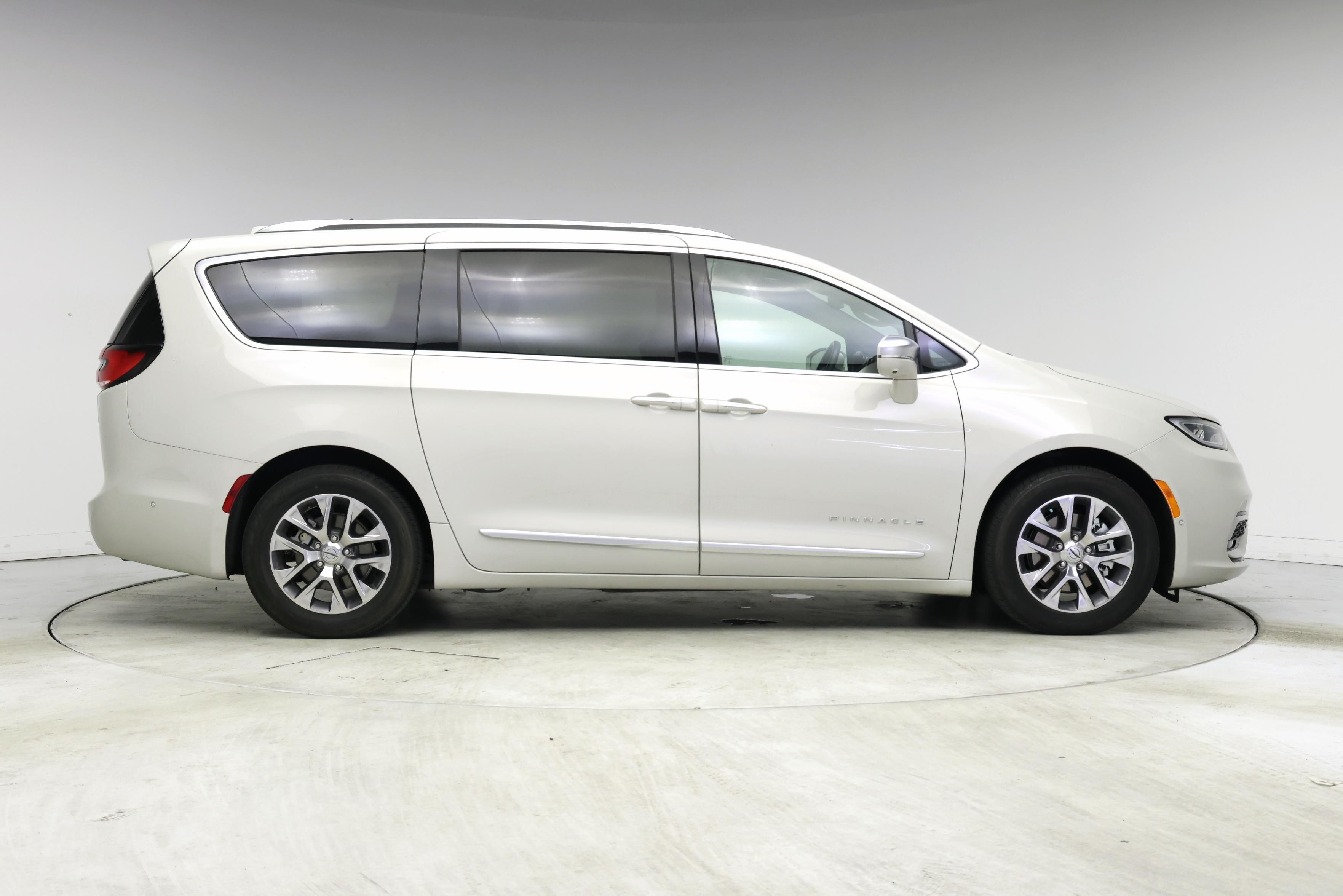Thumbnail: 2021 Chrysler Pacifica - 7