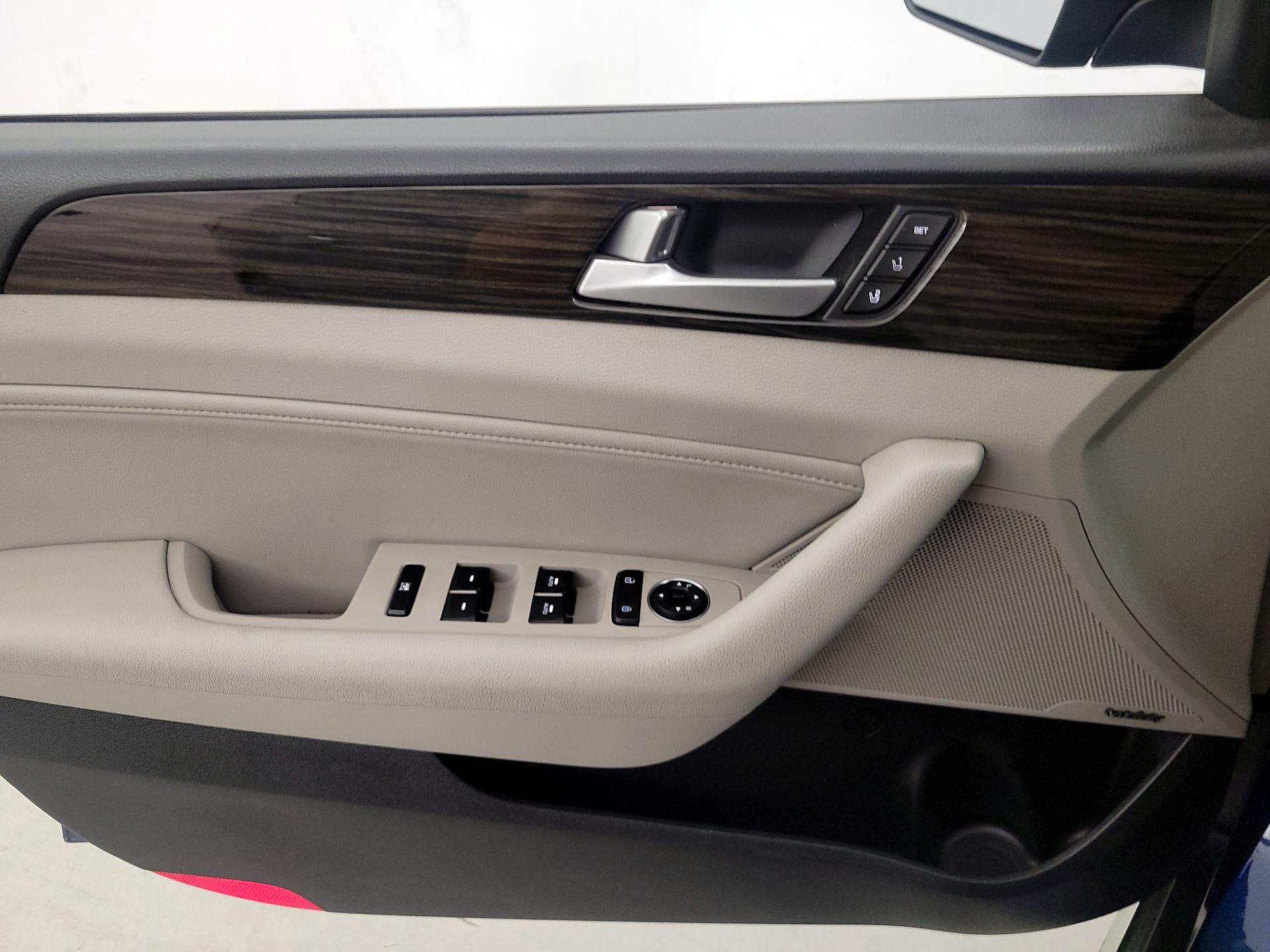 Thumbnail: 2017 Hyundai Sonata - 12