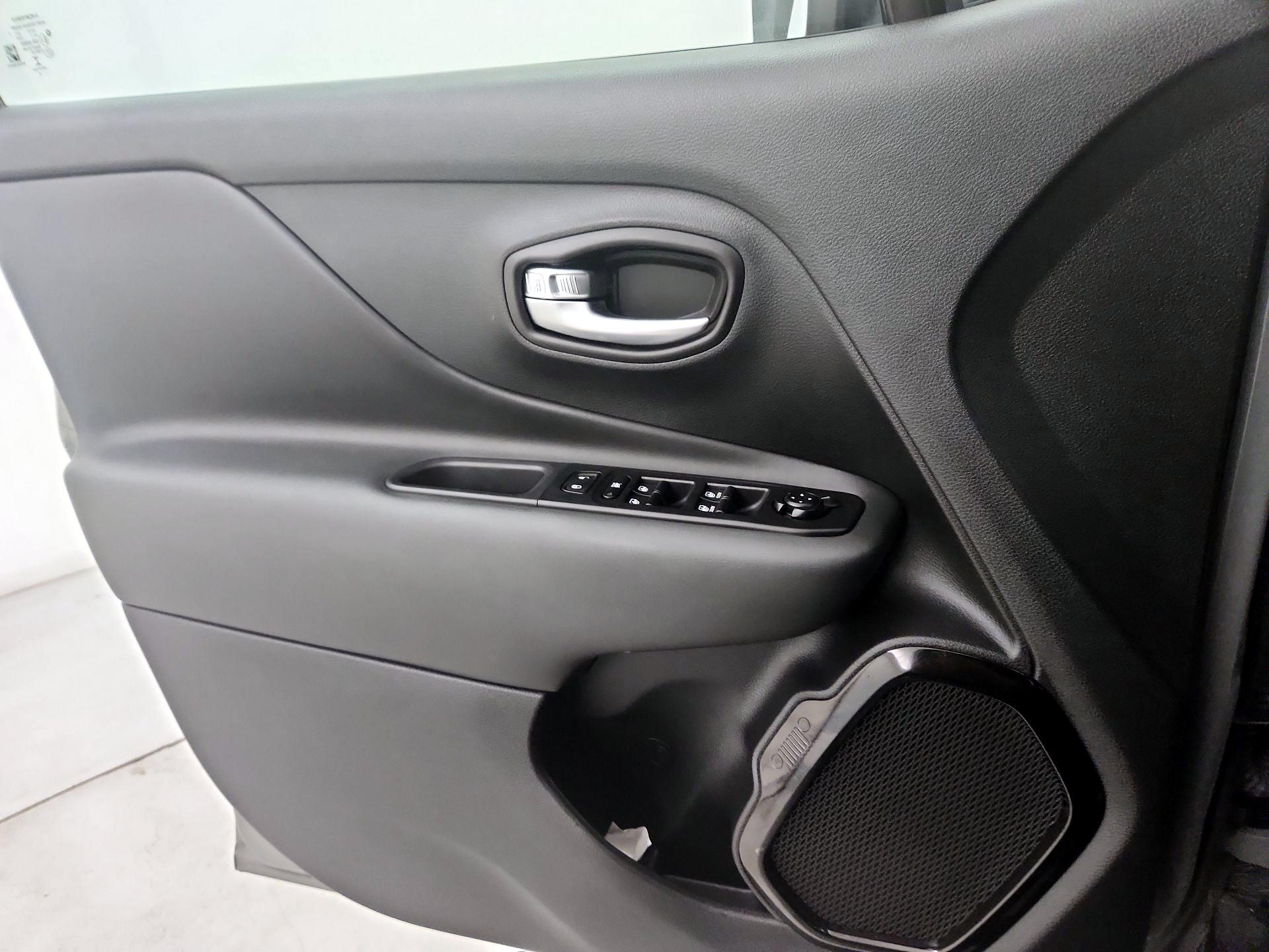 Thumbnail: 2022 Jeep Renegade - 12