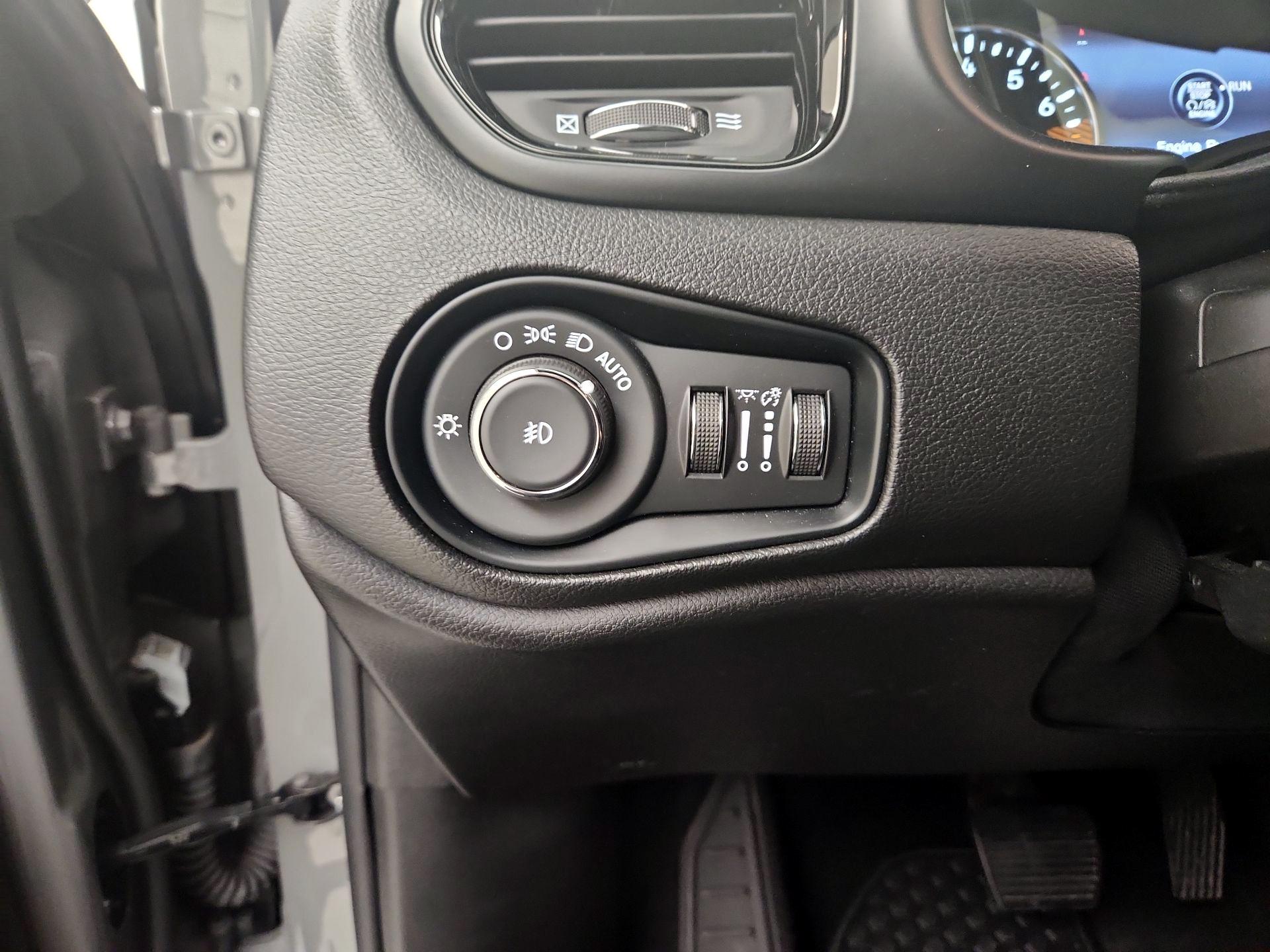 Thumbnail: 2022 Jeep Renegade - 13