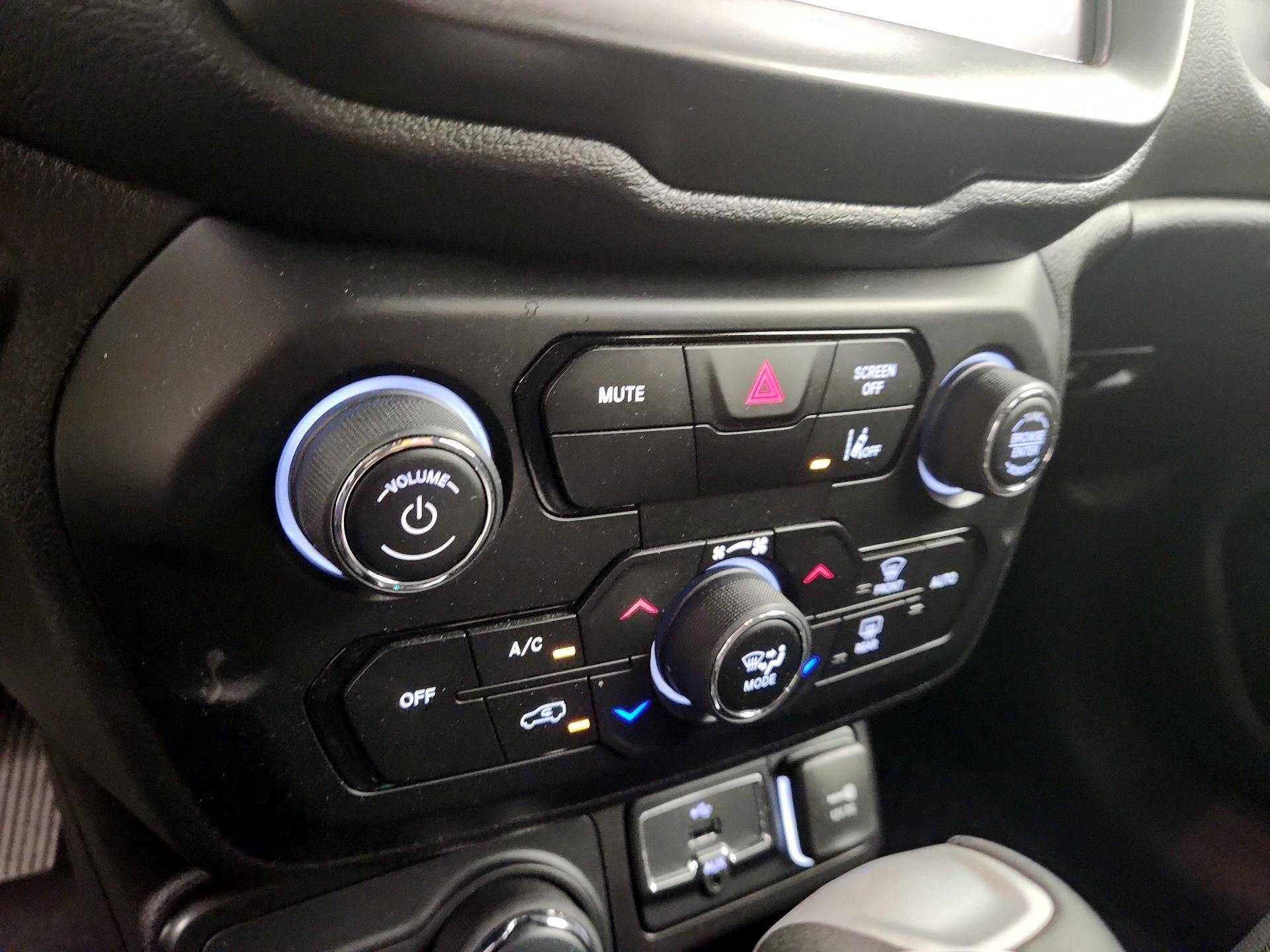 Thumbnail: 2022 Jeep Renegade - 16