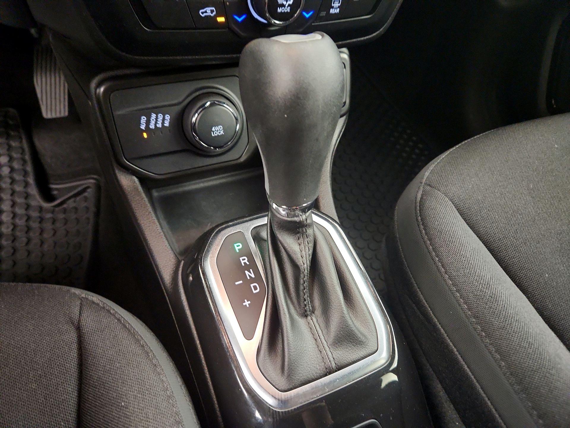 Thumbnail: 2022 Jeep Renegade - 17