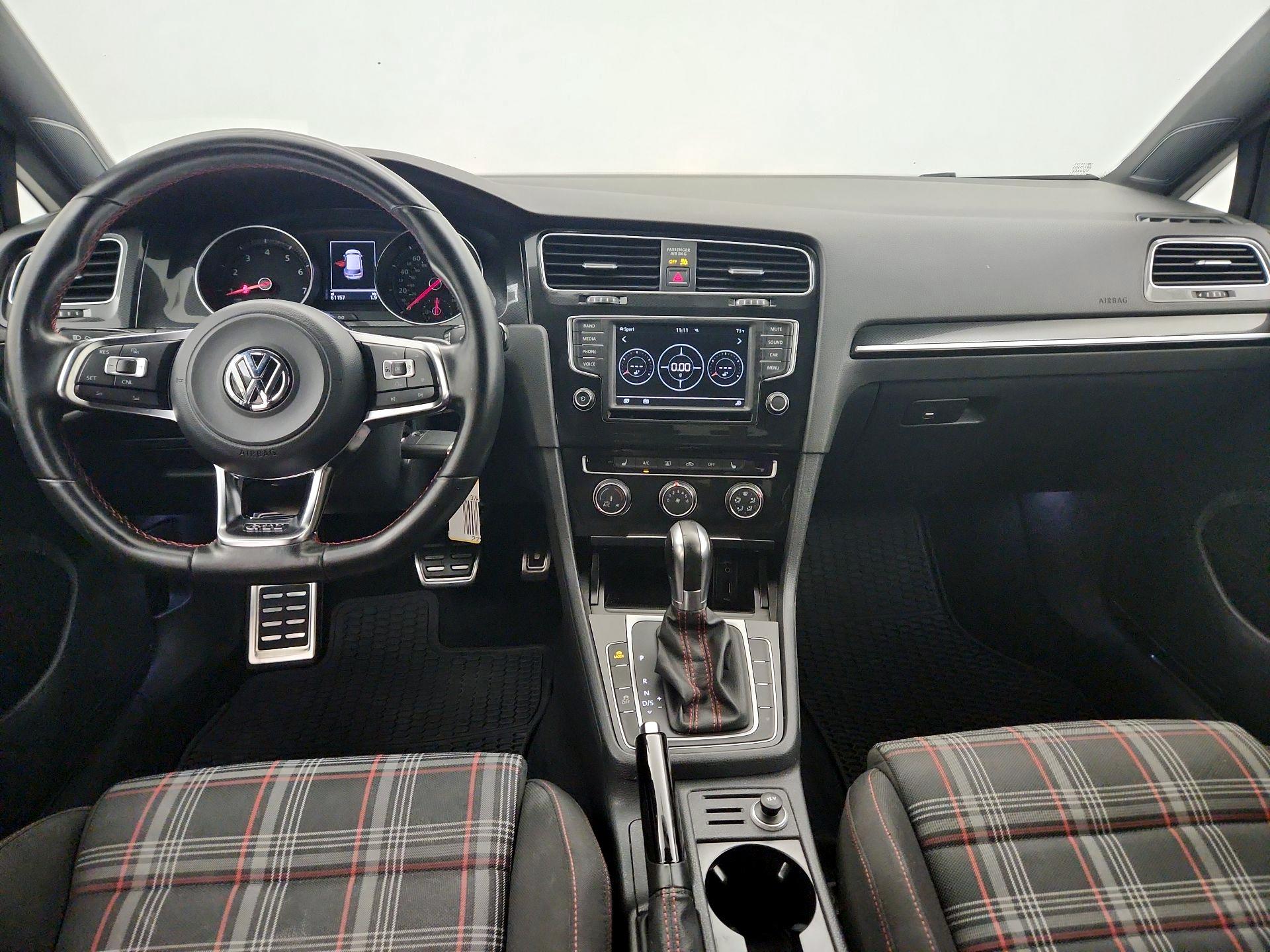 Thumbnail: 2016 Volkswagen Golf - 9