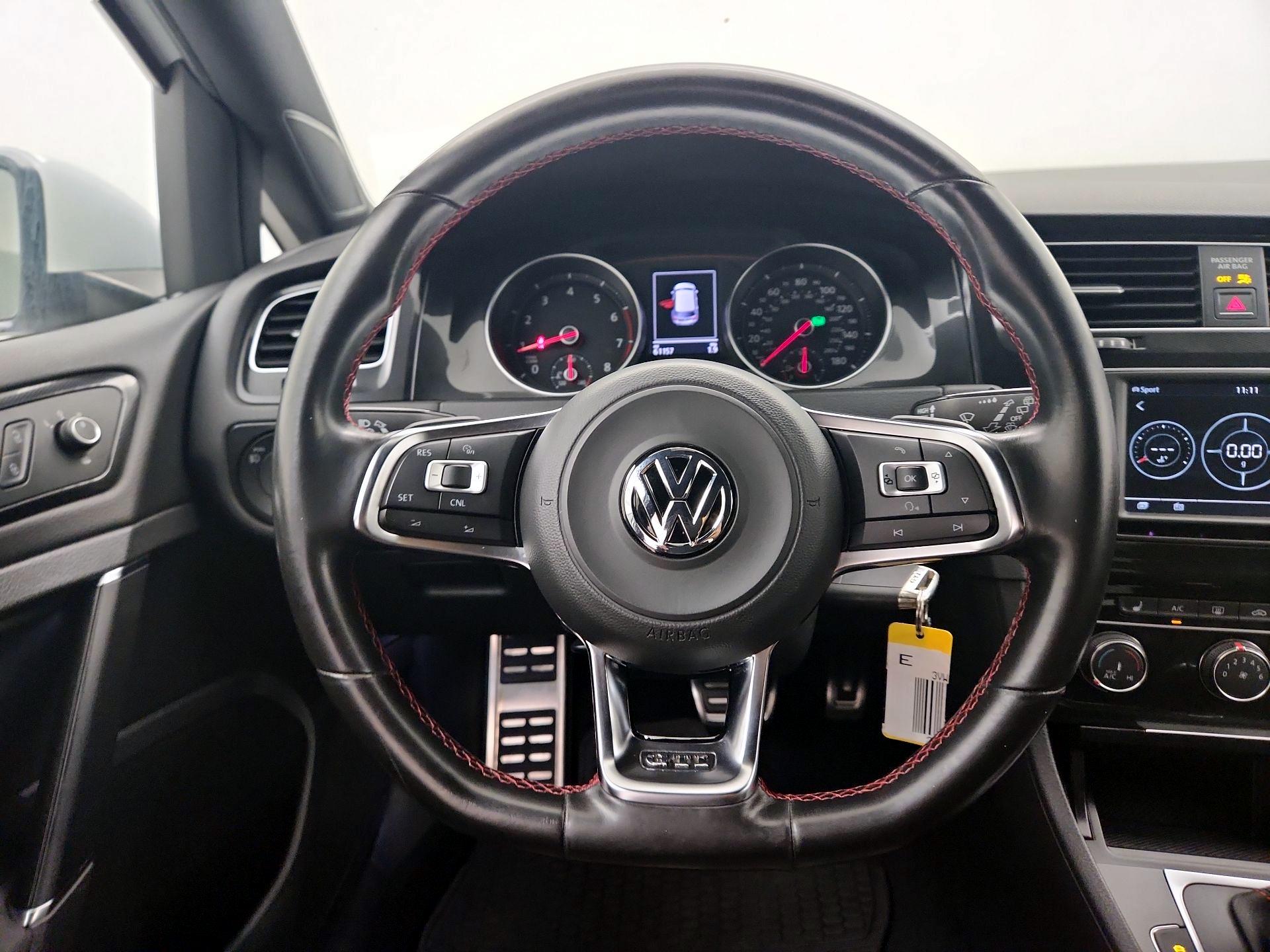 Thumbnail: 2016 Volkswagen Golf - 10
