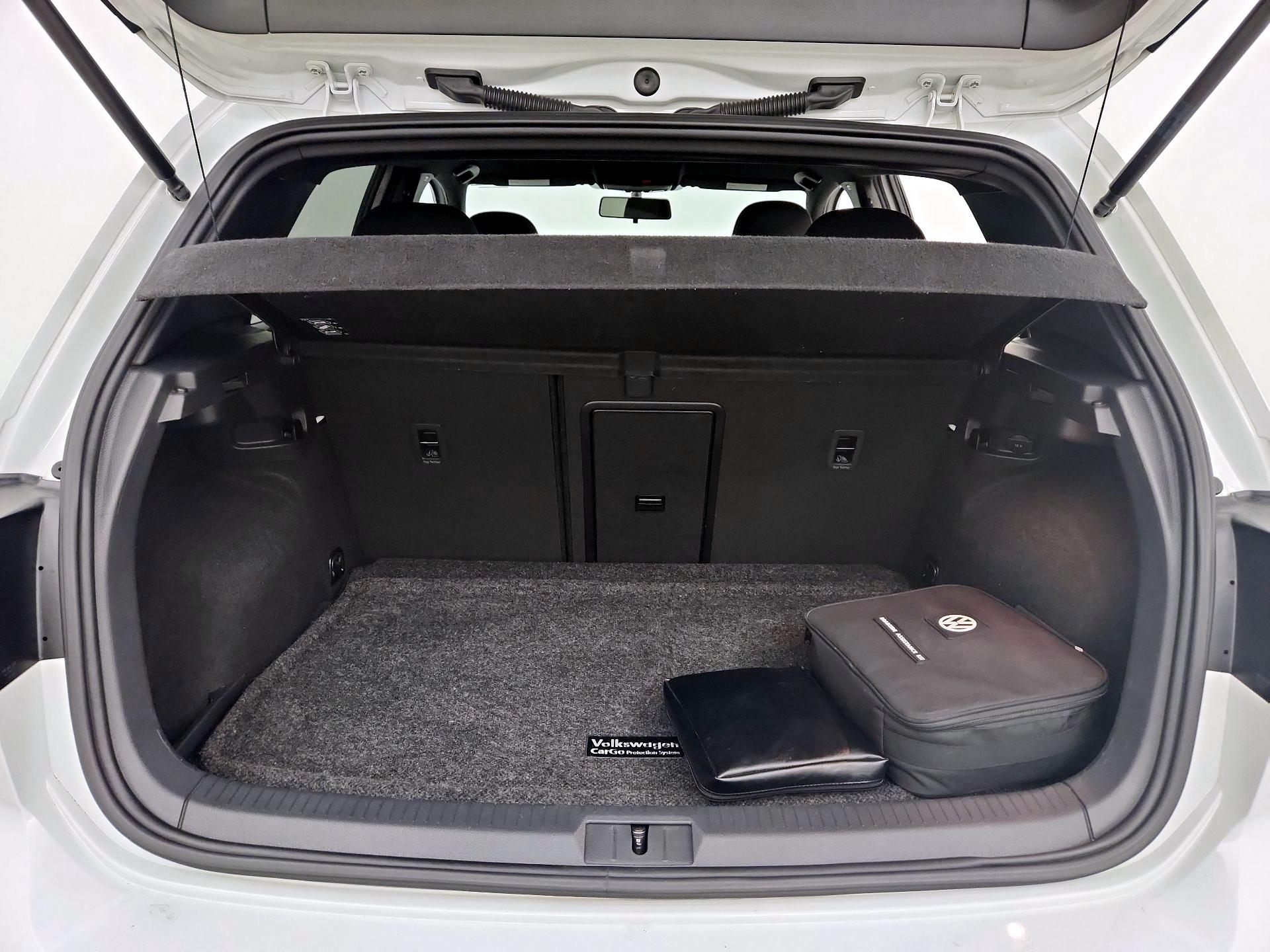 Thumbnail: 2016 Volkswagen Golf - 20