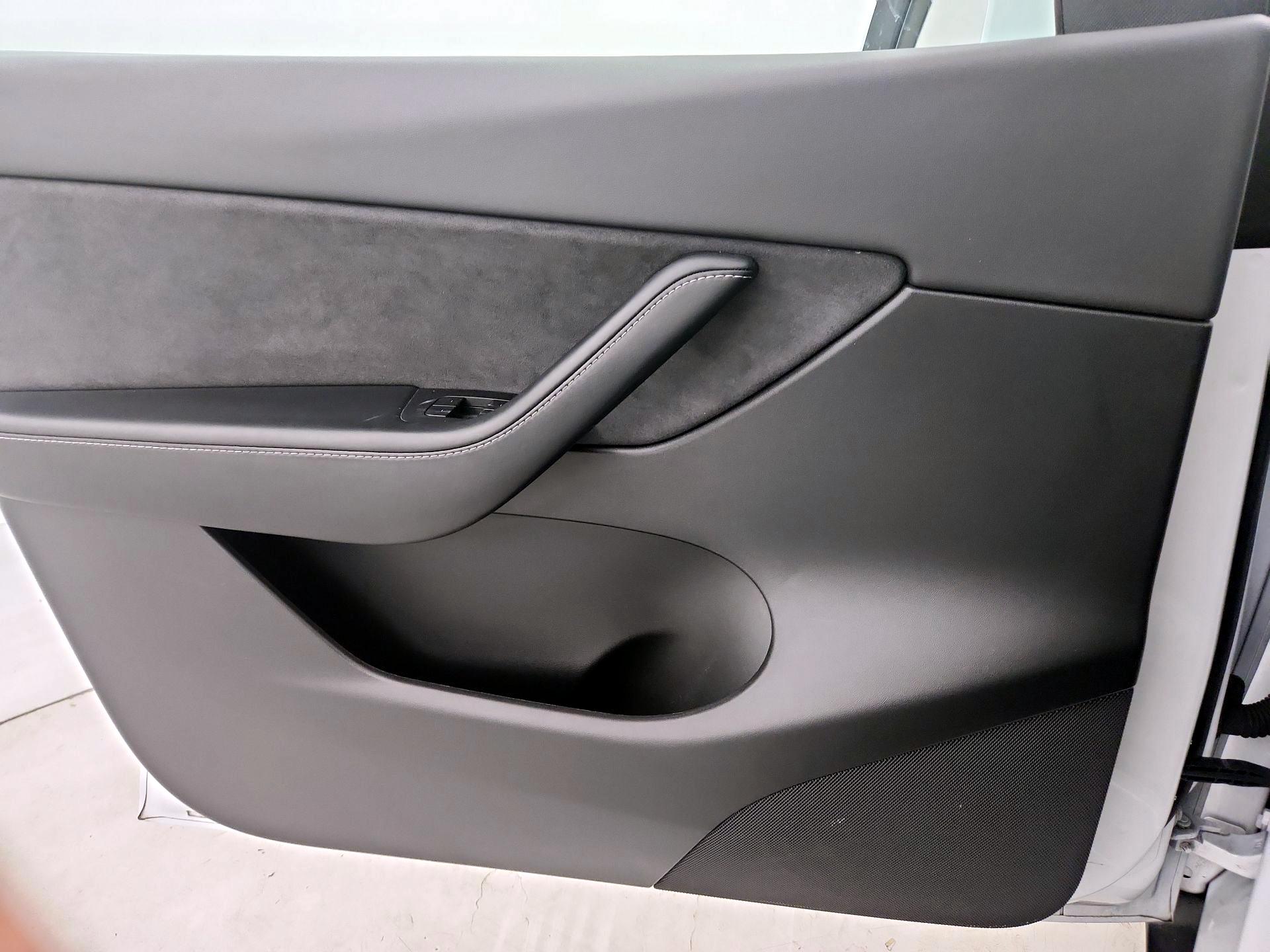 Thumbnail: 2022 Tesla Model Y - 12