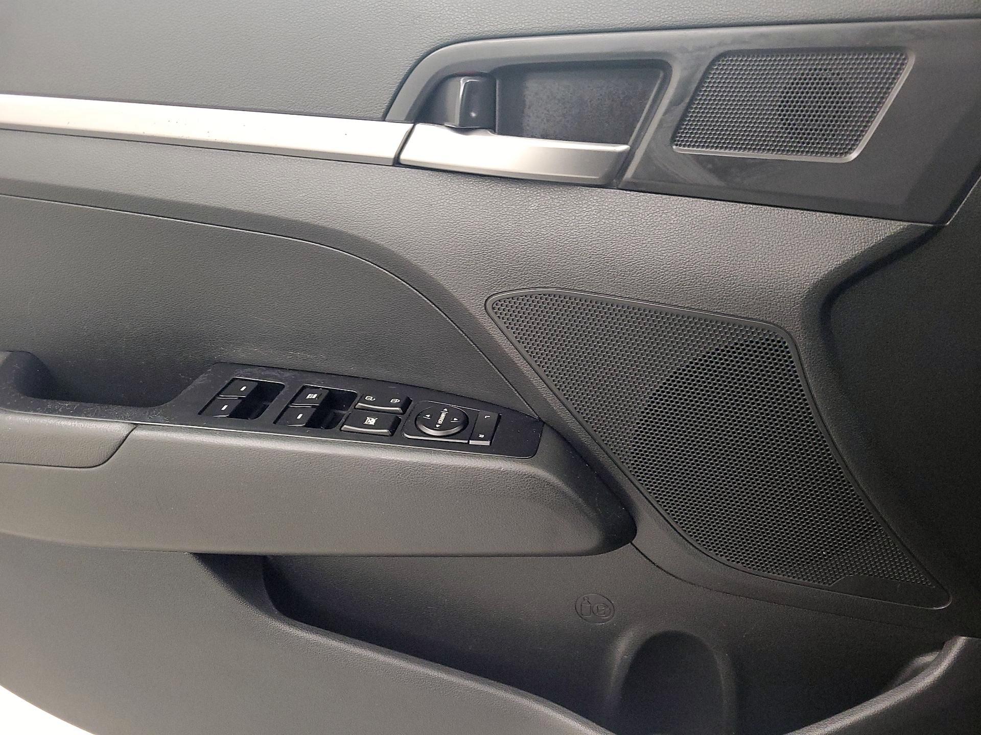 Thumbnail: 2020 Hyundai Elantra - 12