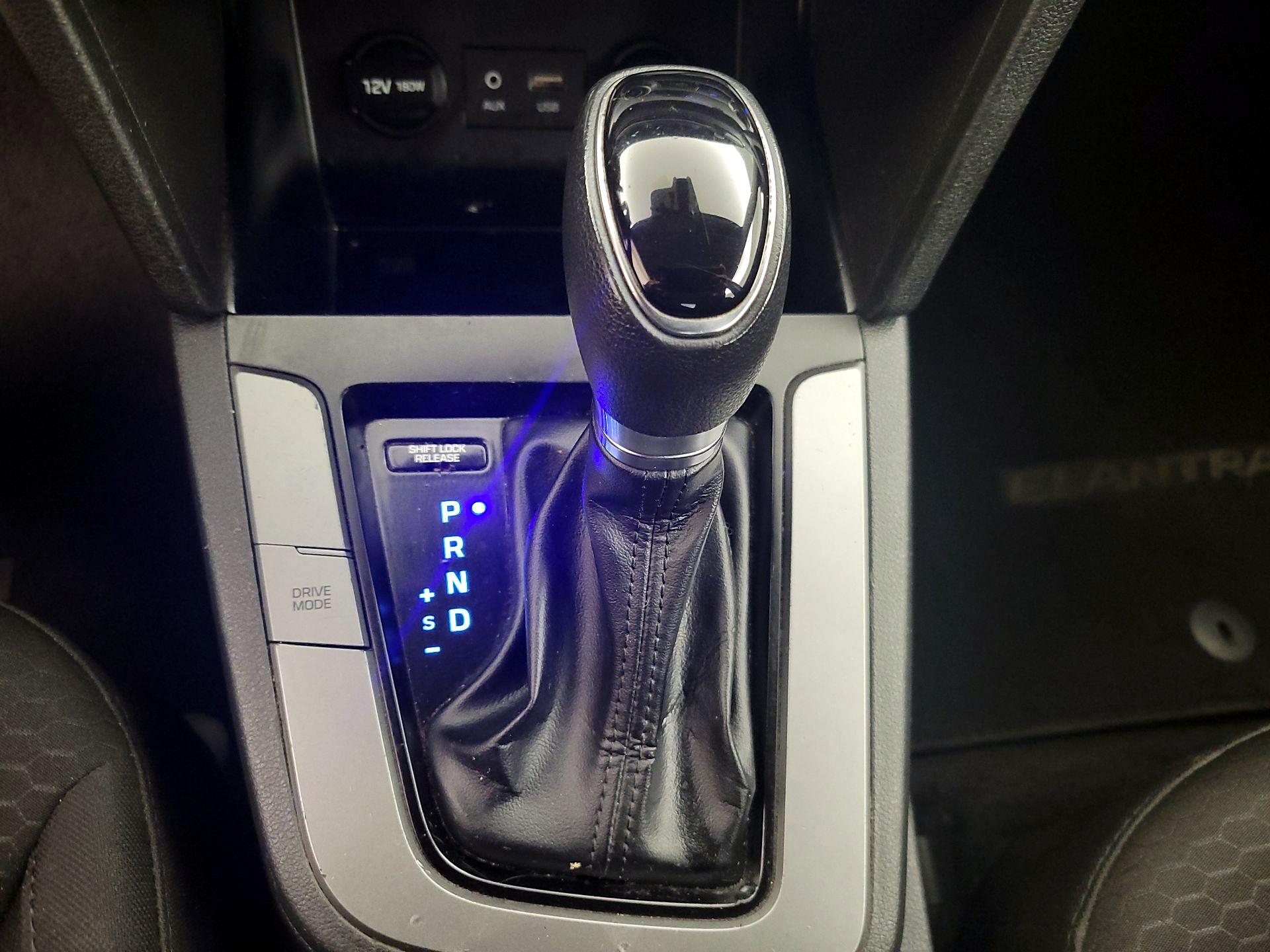 Thumbnail: 2020 Hyundai Elantra - 17