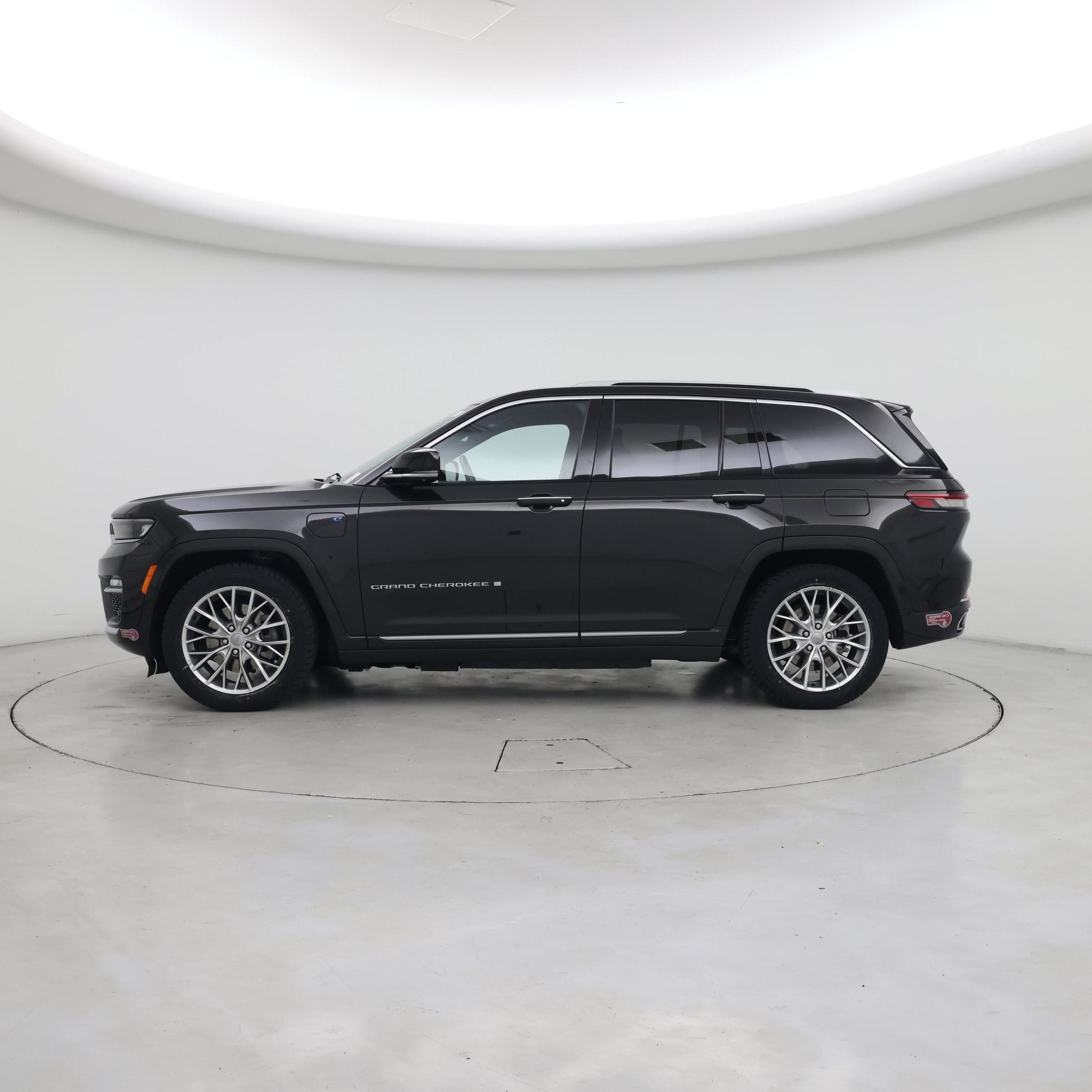 Thumbnail: 2023 Jeep Grand Cherokee - 3