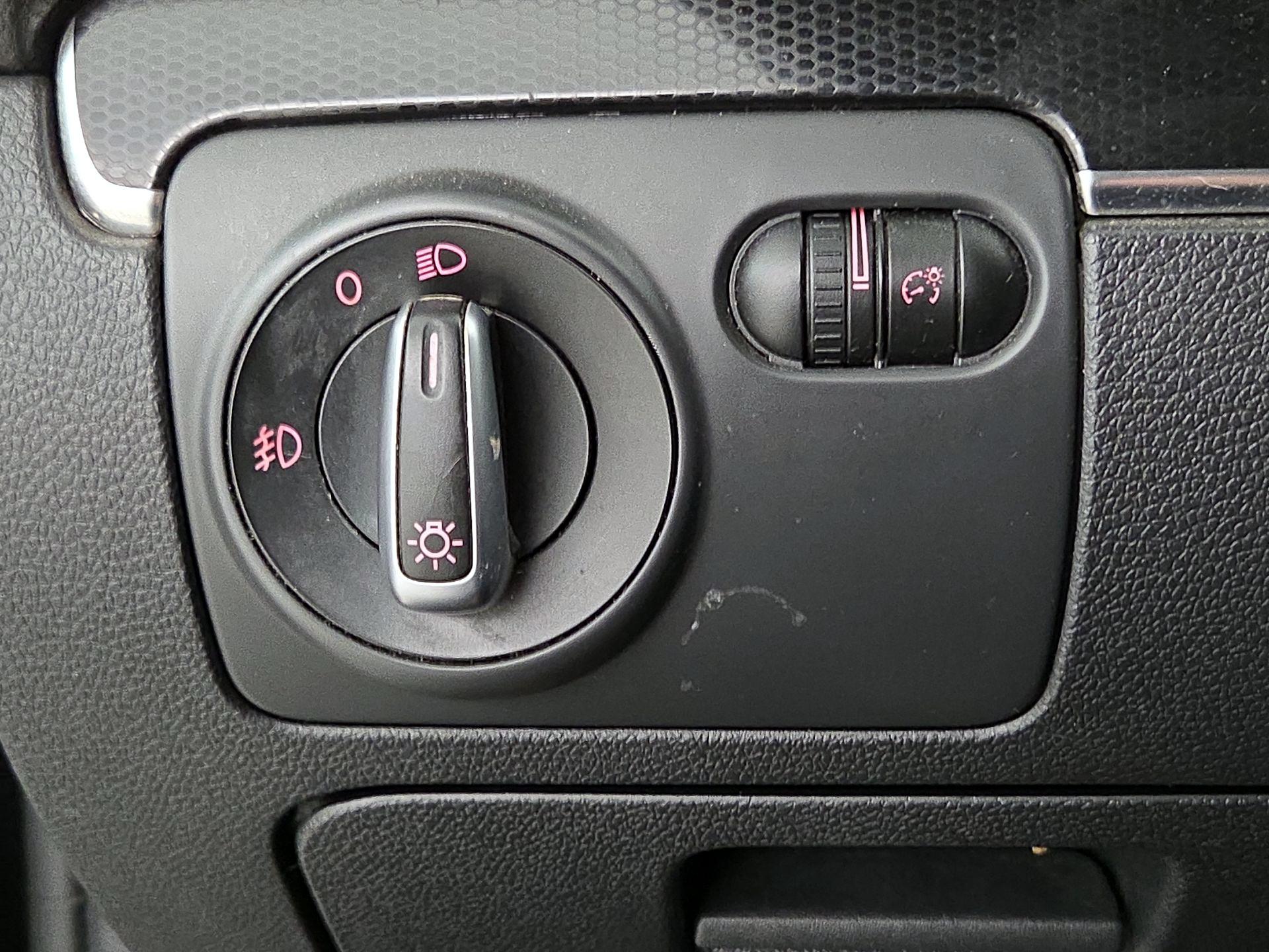 Thumbnail: 2014 Volkswagen Golf - 13