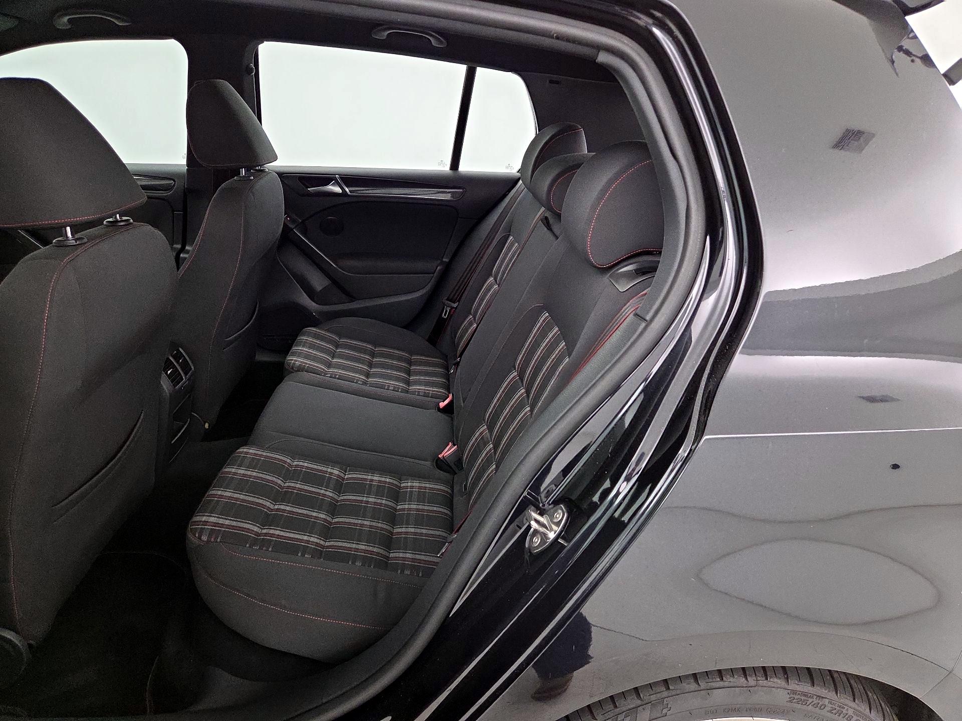 Thumbnail: 2014 Volkswagen Golf - 18