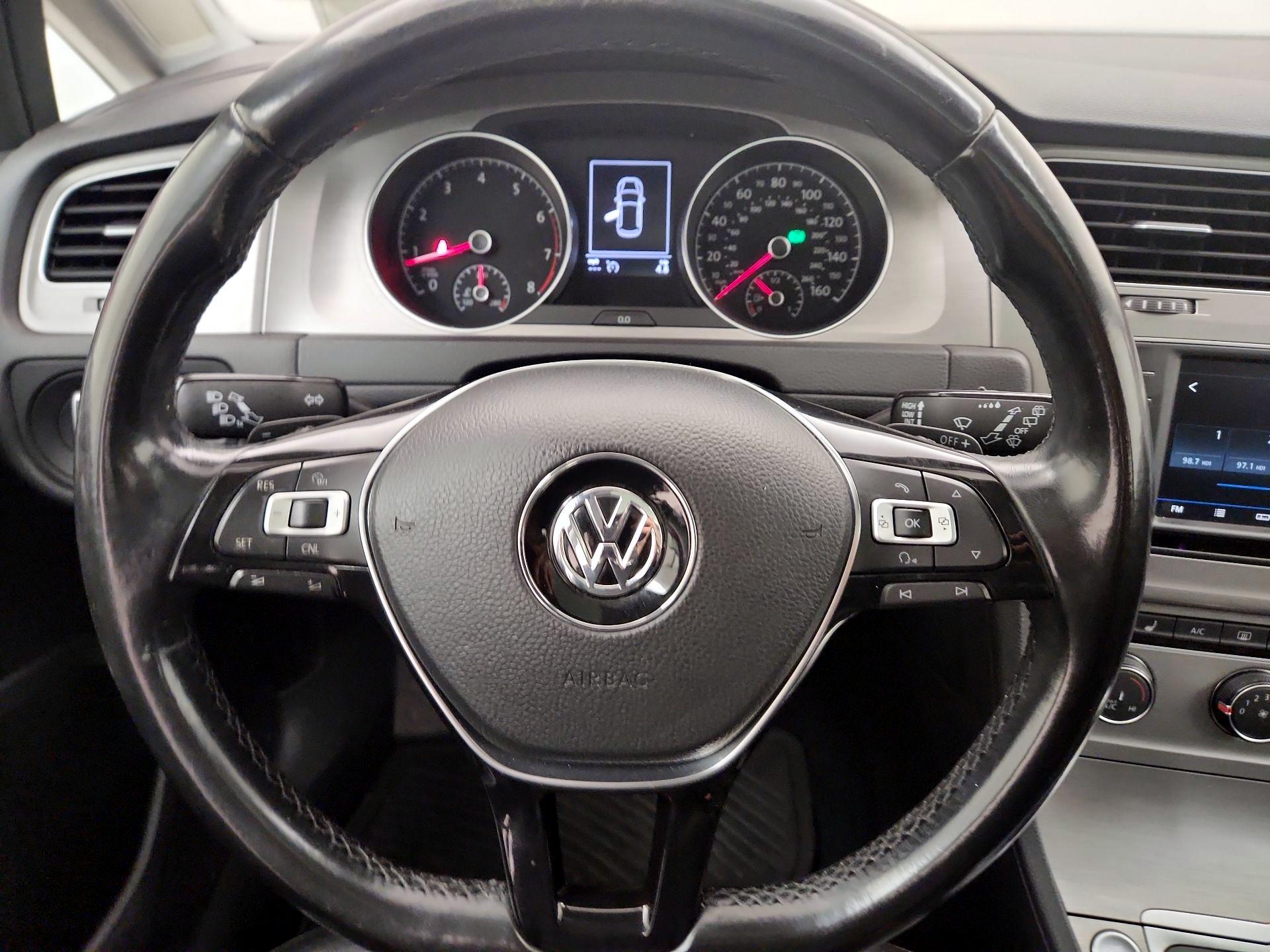 Thumbnail: 2017 Volkswagen Golf - 10