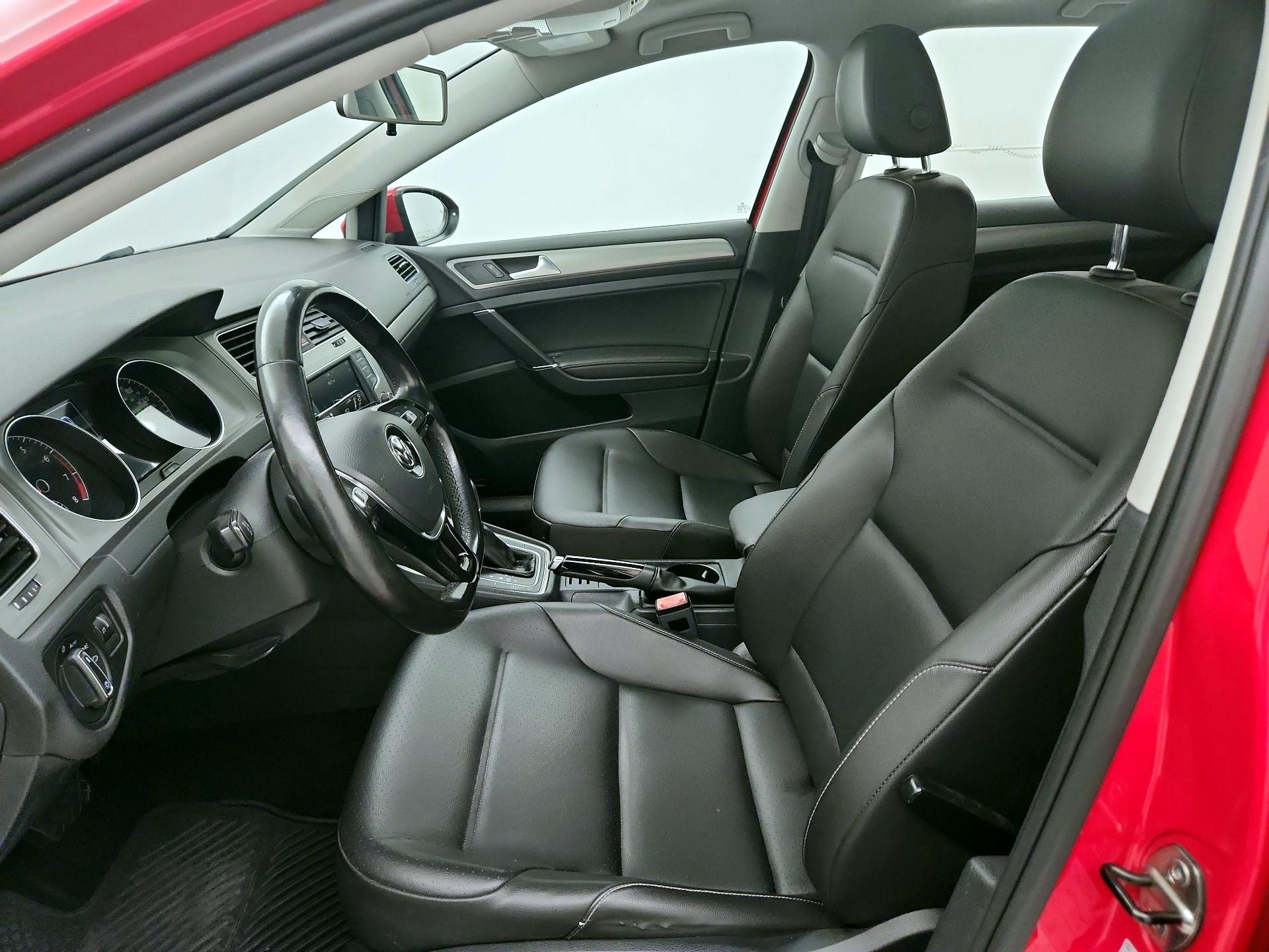 Thumbnail: 2017 Volkswagen Golf - 11