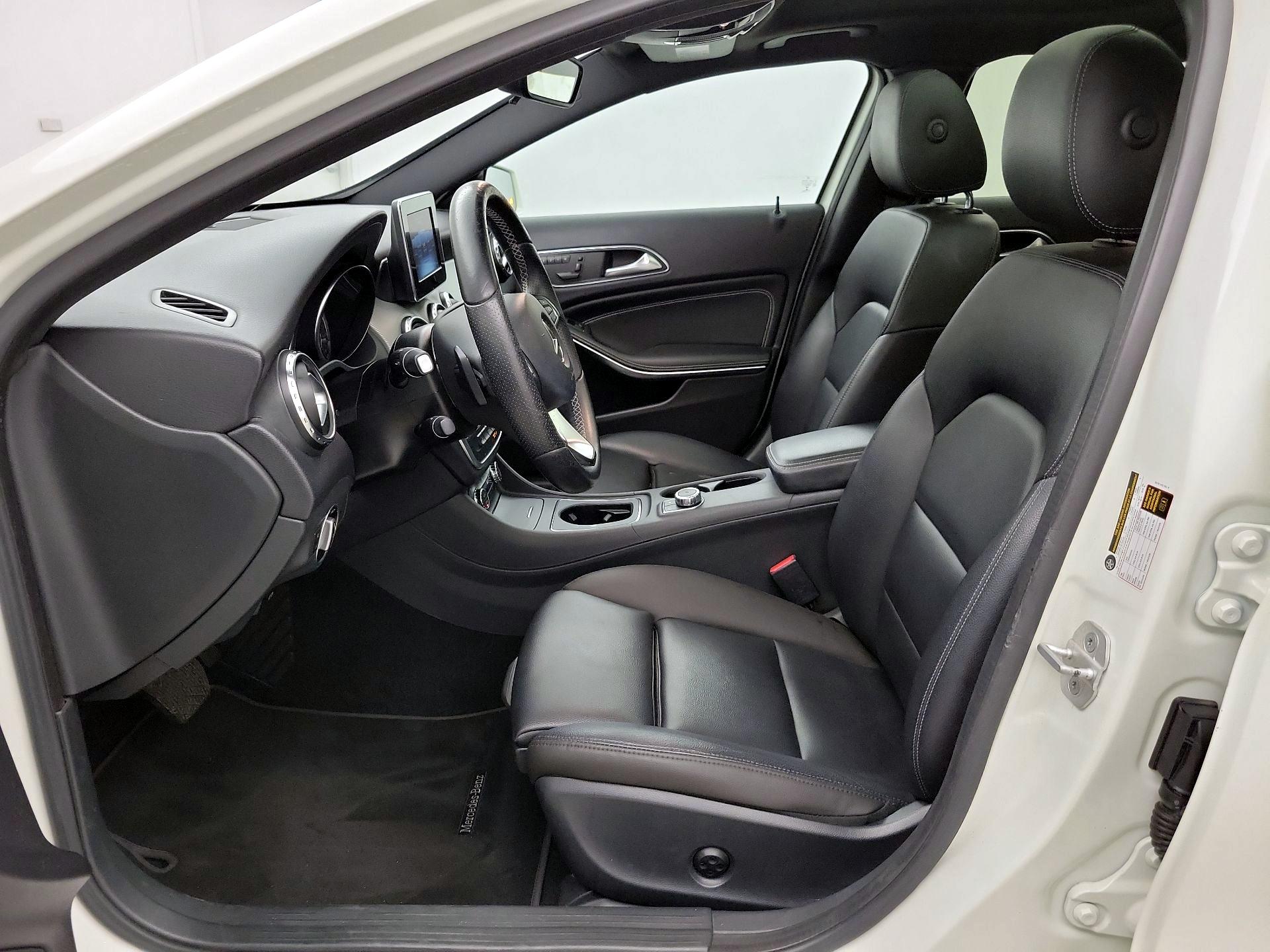 Thumbnail: 2016 Mercedes-Benz GLA - 11