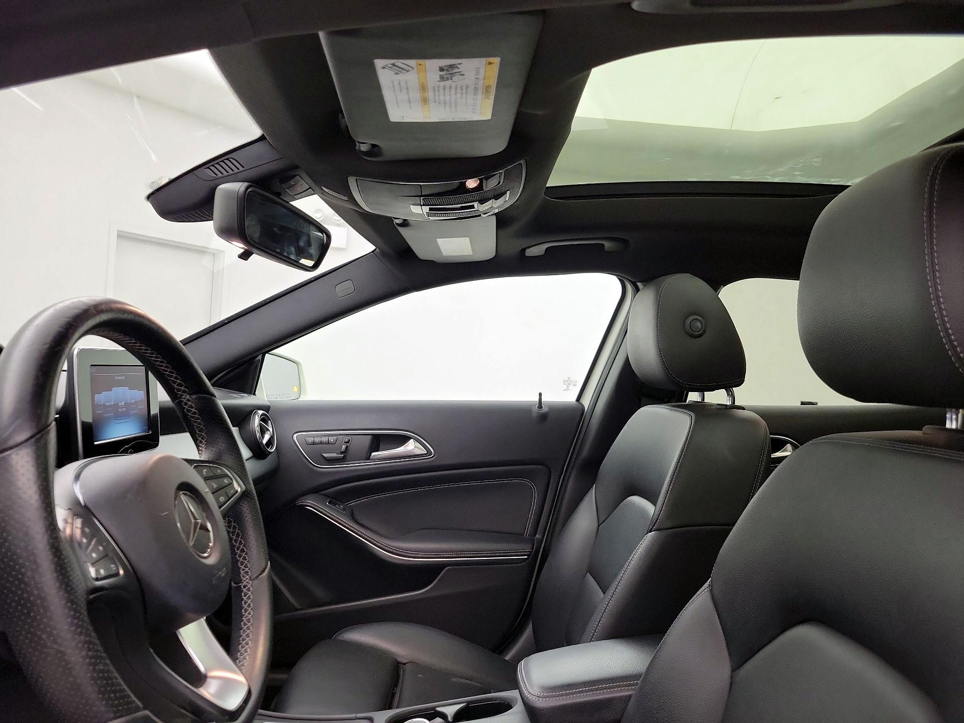 Thumbnail: 2016 Mercedes-Benz GLA - 19