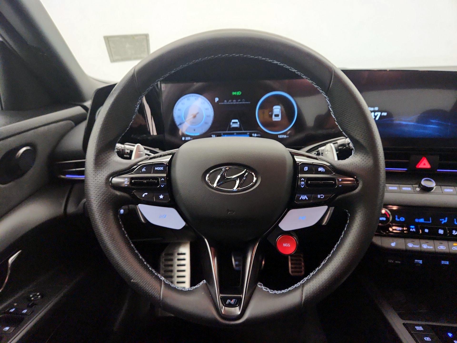 Thumbnail: 2022 Hyundai Elantra - 10