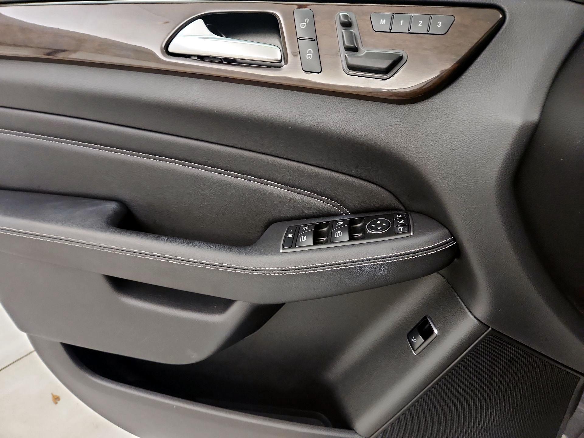 Thumbnail: 2015 Mercedes-Benz M-Class - 12