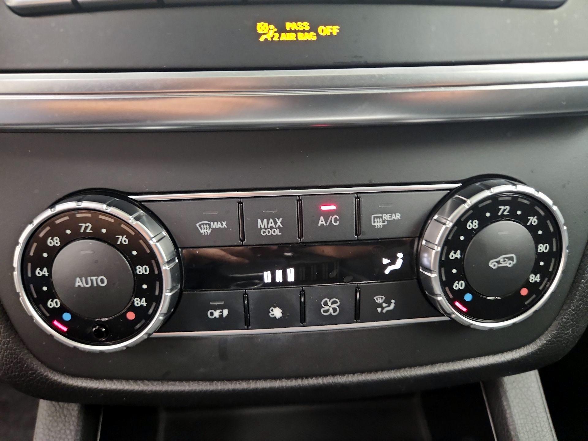 Thumbnail: 2015 Mercedes-Benz M-Class - 17