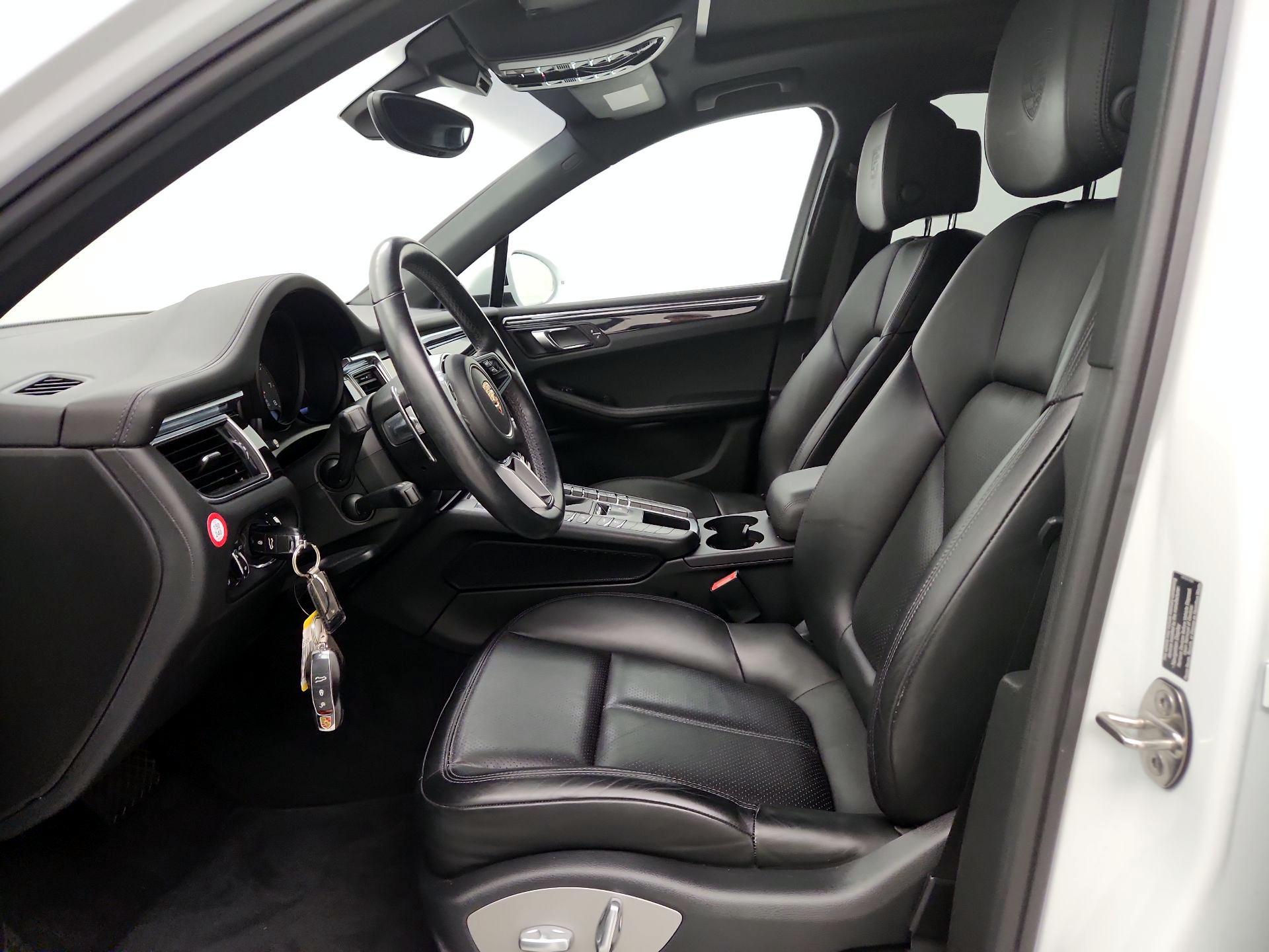 Thumbnail: 2015 Porsche Macan - 11