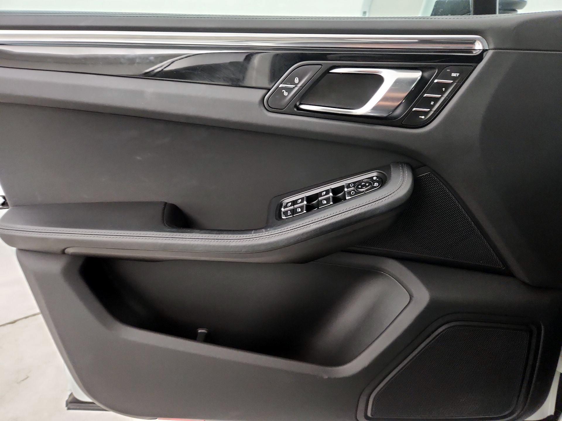 Thumbnail: 2015 Porsche Macan - 12