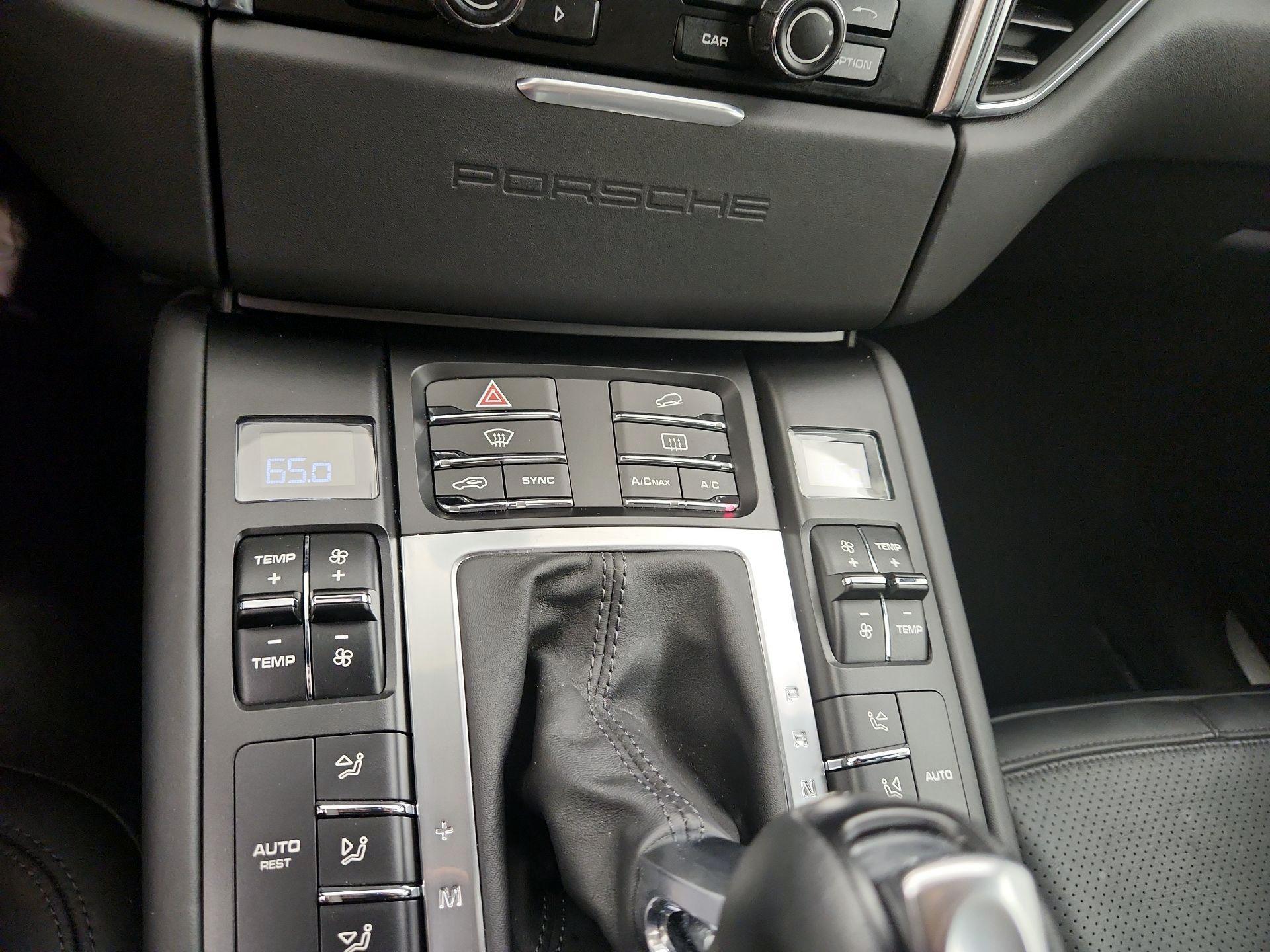 Thumbnail: 2015 Porsche Macan - 15