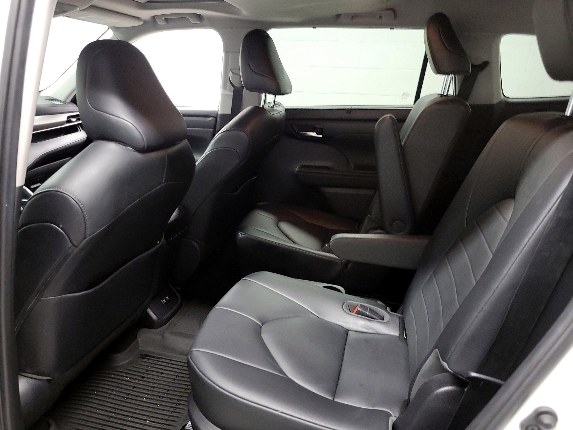 Thumbnail: 2020 Toyota Highlander - 17