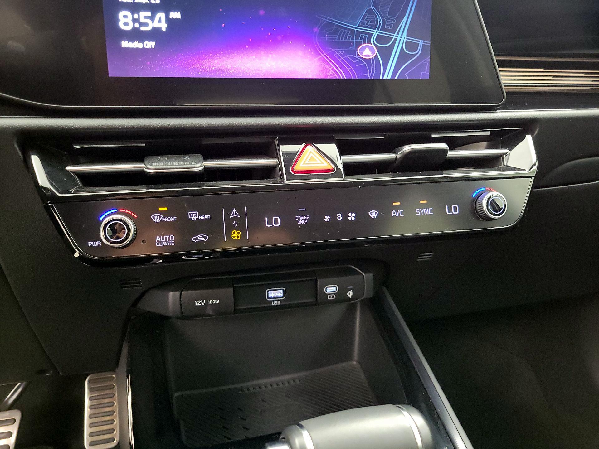 Thumbnail: 2023 Kia Niro - 17