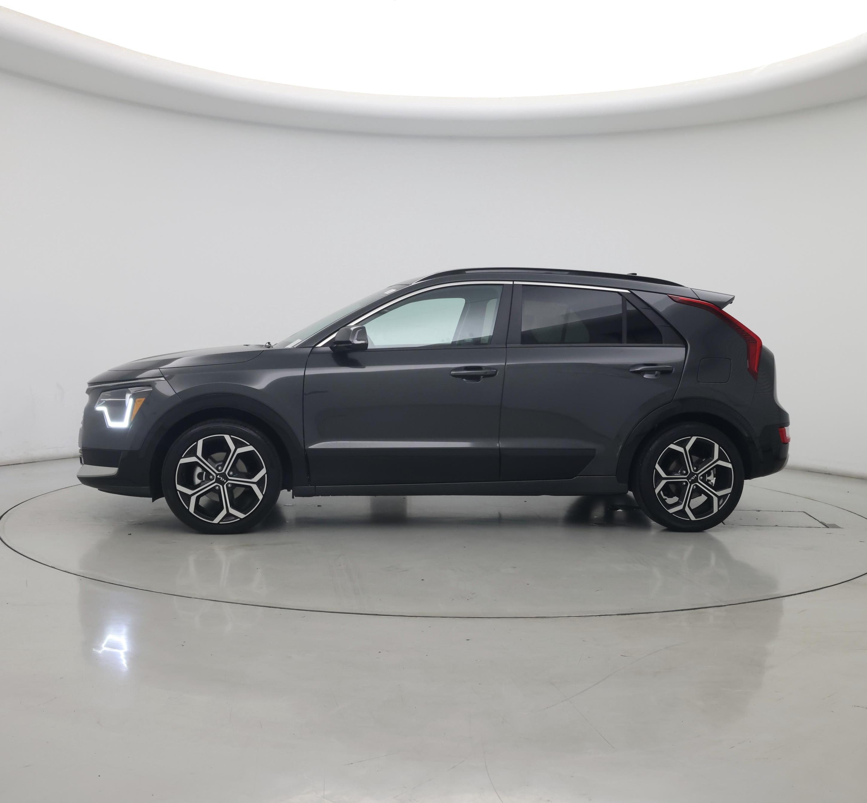 Thumbnail: 2023 Kia Niro - 3