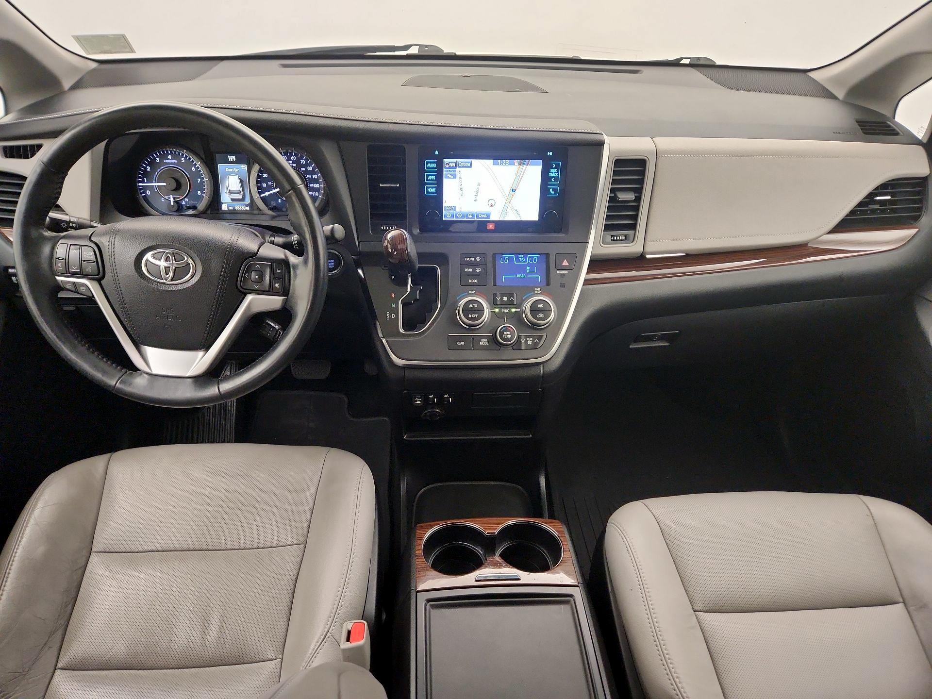 Thumbnail: 2016 Toyota Sienna - 9