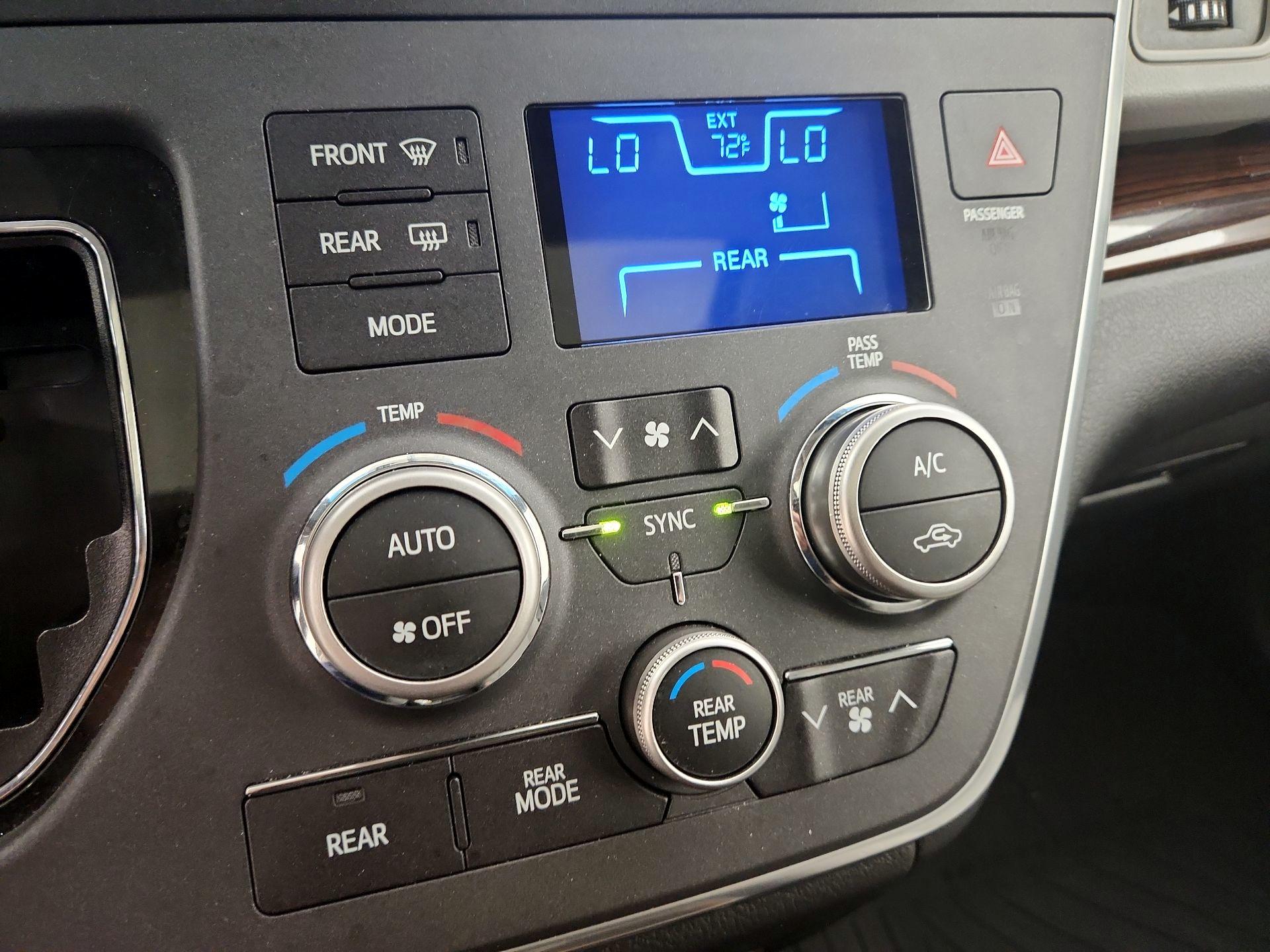 Thumbnail: 2016 Toyota Sienna - 17