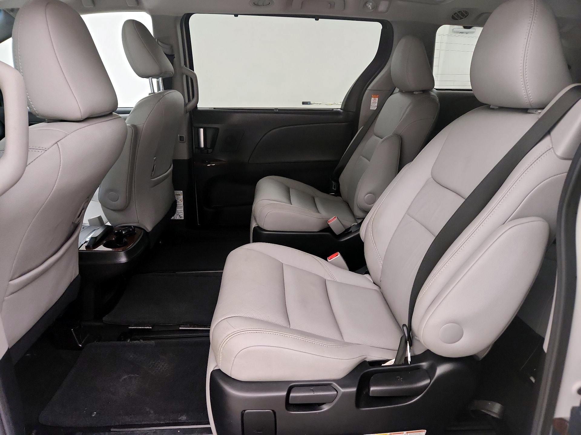Thumbnail: 2016 Toyota Sienna - 20