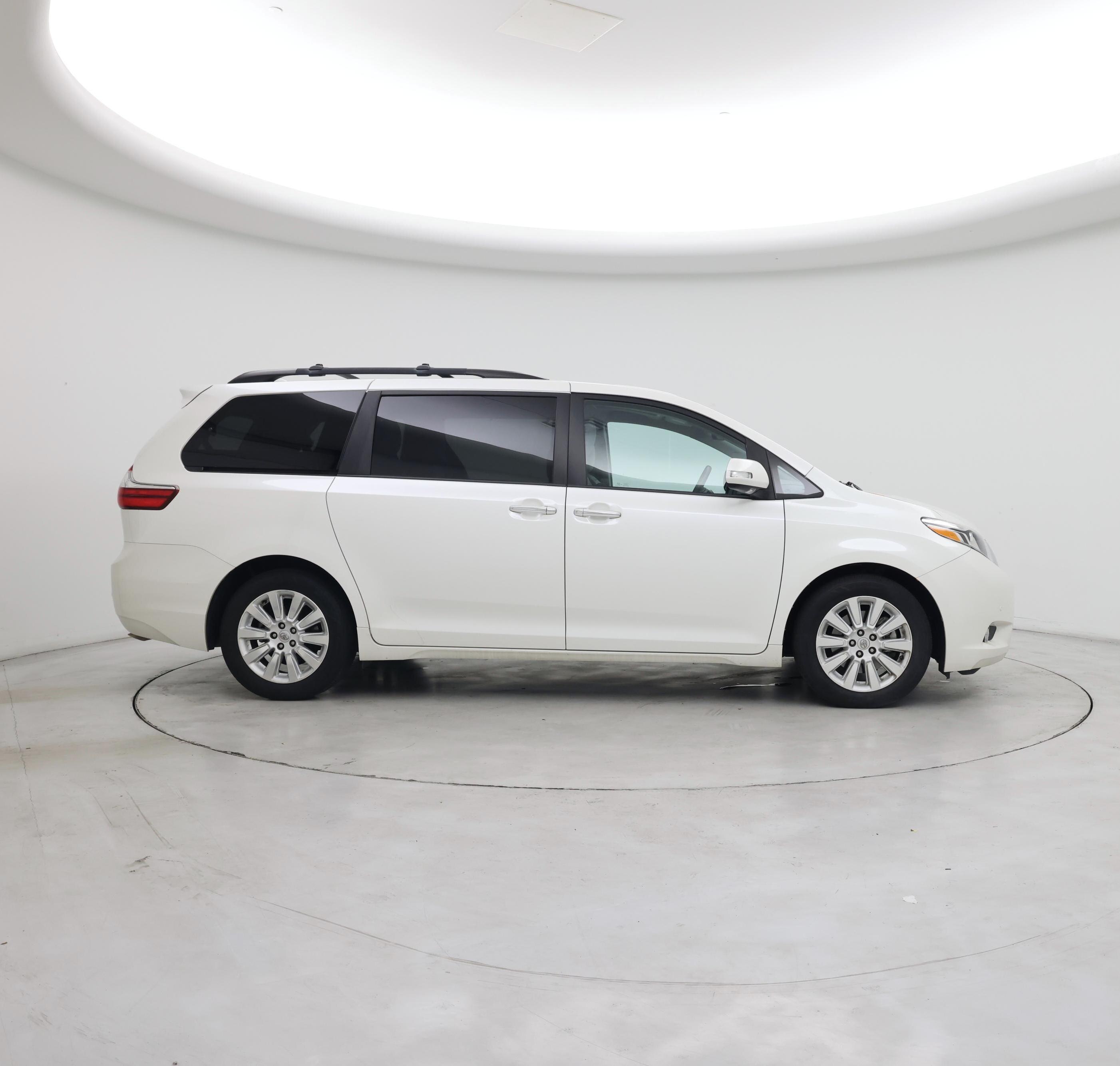 Thumbnail: 2016 Toyota Sienna - 7