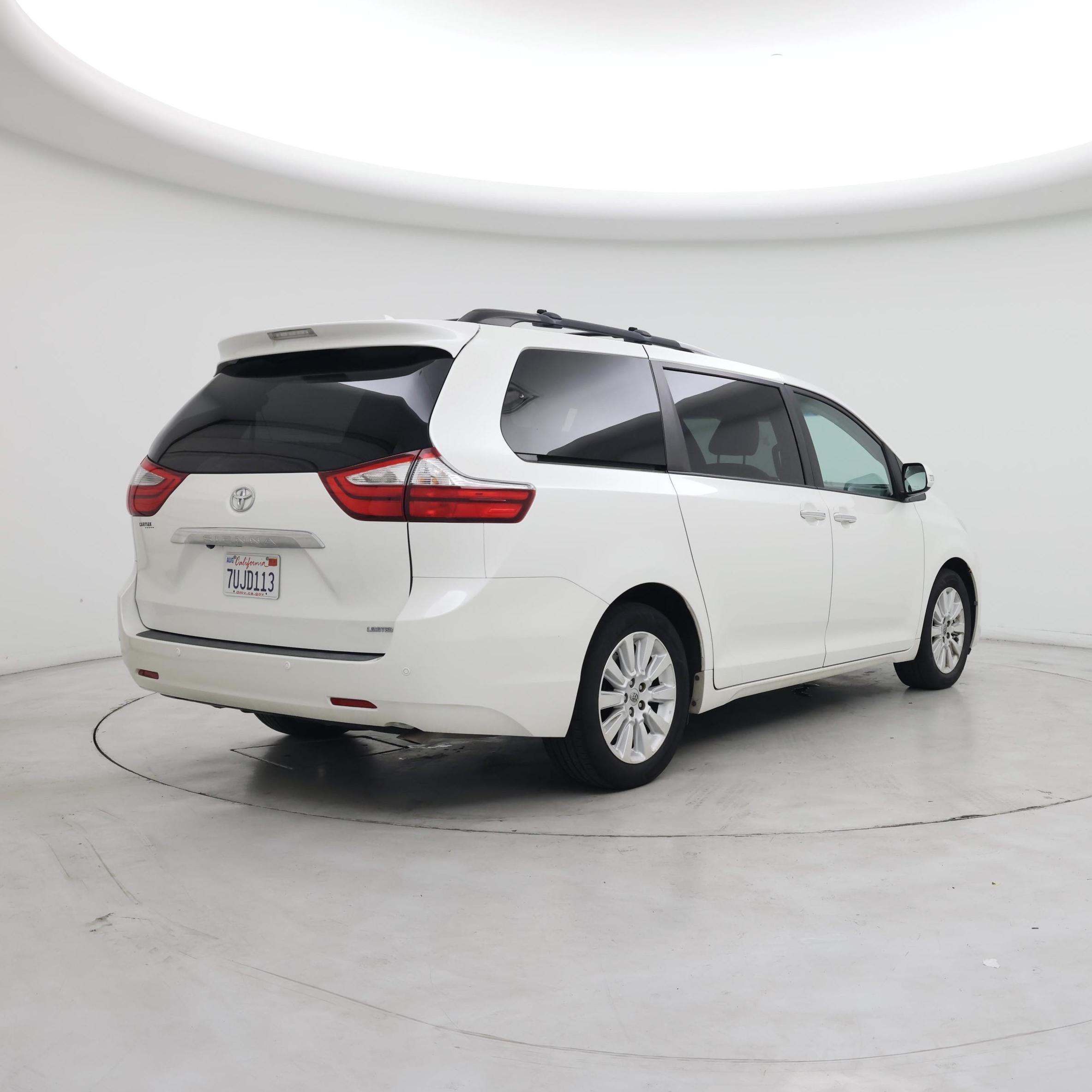 Thumbnail: 2016 Toyota Sienna - 8