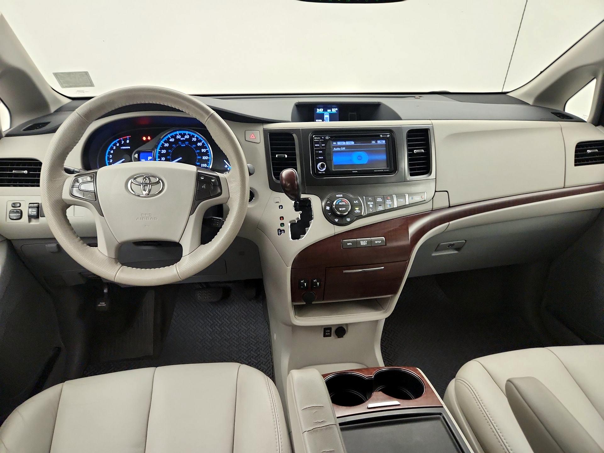Thumbnail: 2014 Toyota Sienna - 9