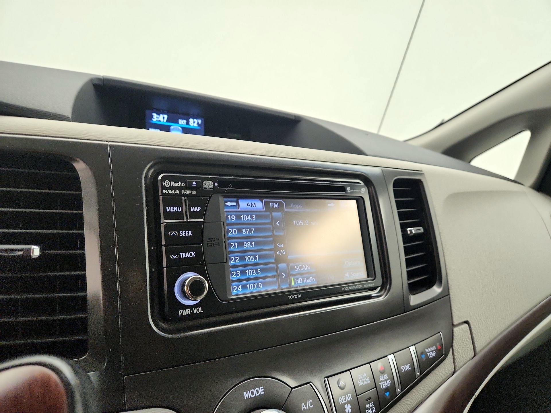 Thumbnail: 2014 Toyota Sienna - 15