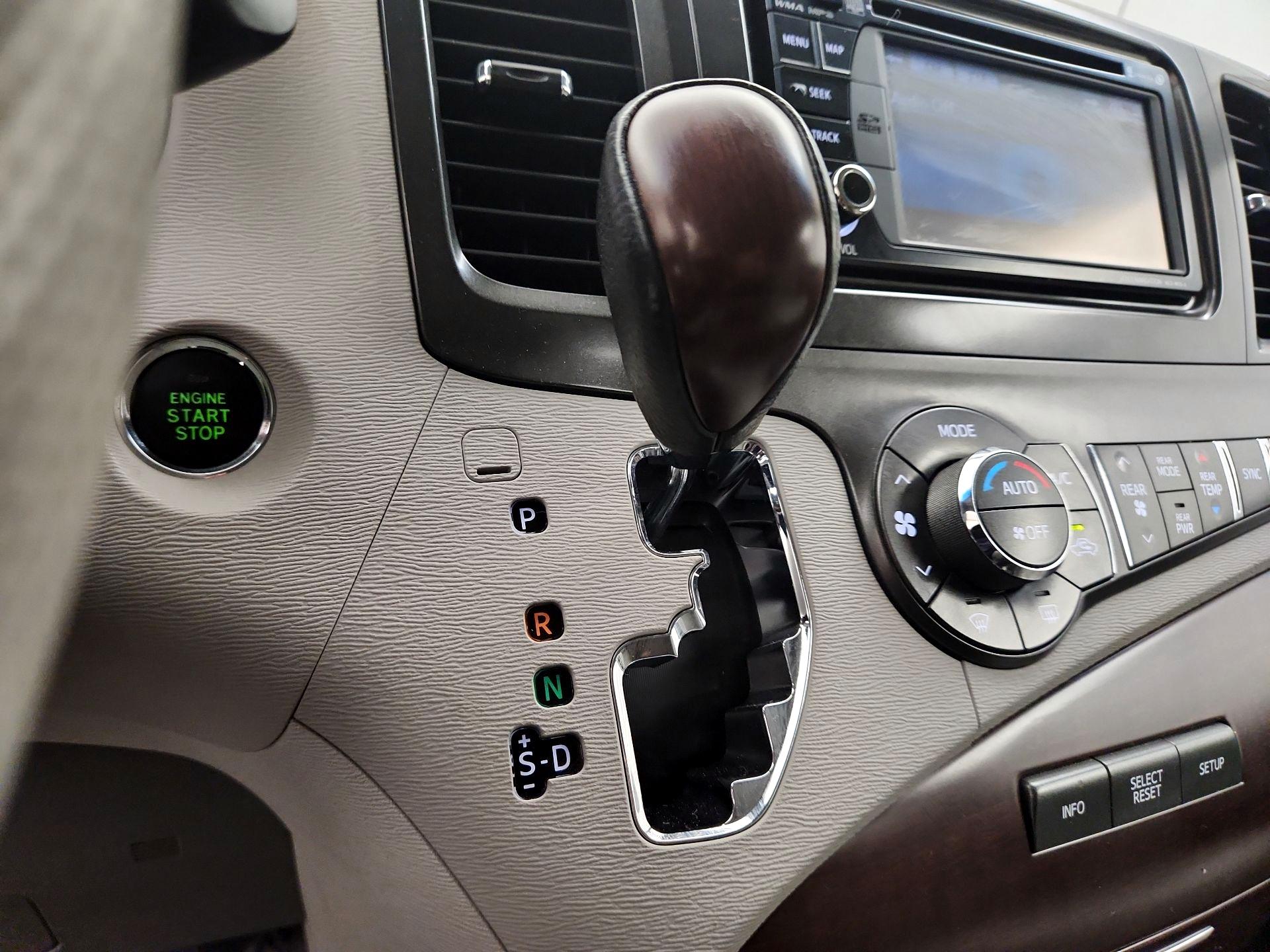 Thumbnail: 2014 Toyota Sienna - 17