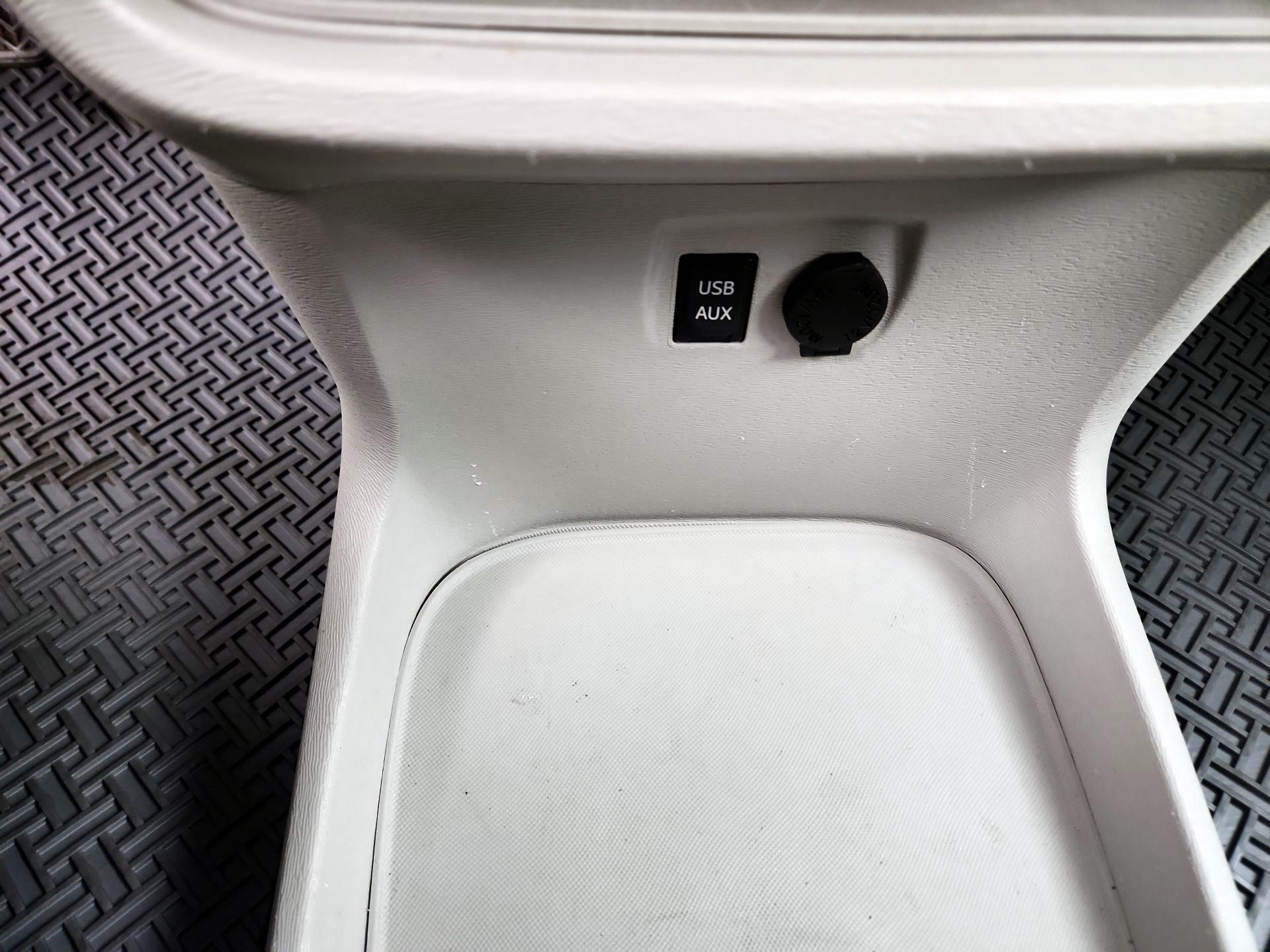 Thumbnail: 2014 Toyota Sienna - 18