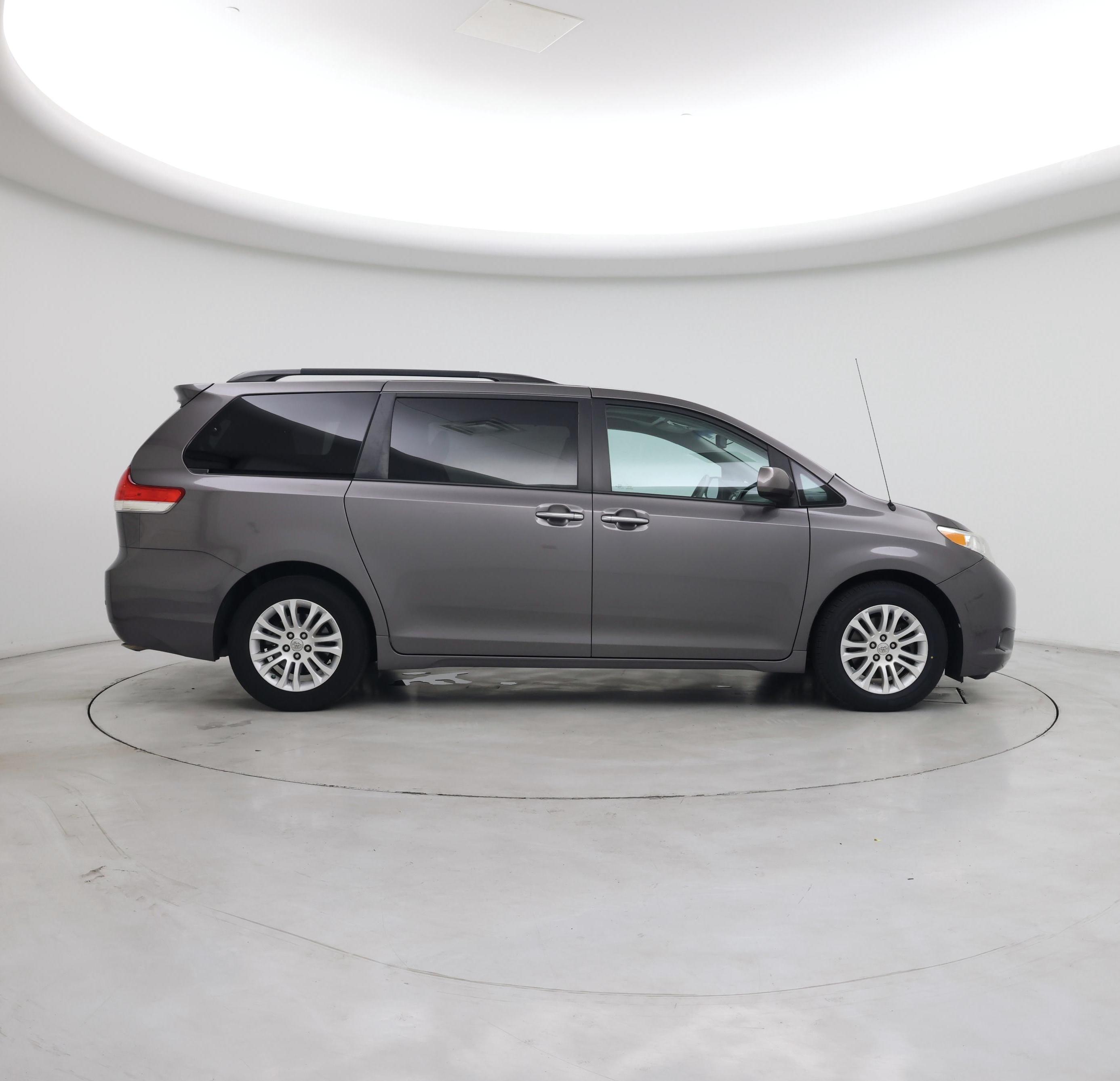 Thumbnail: 2014 Toyota Sienna - 7