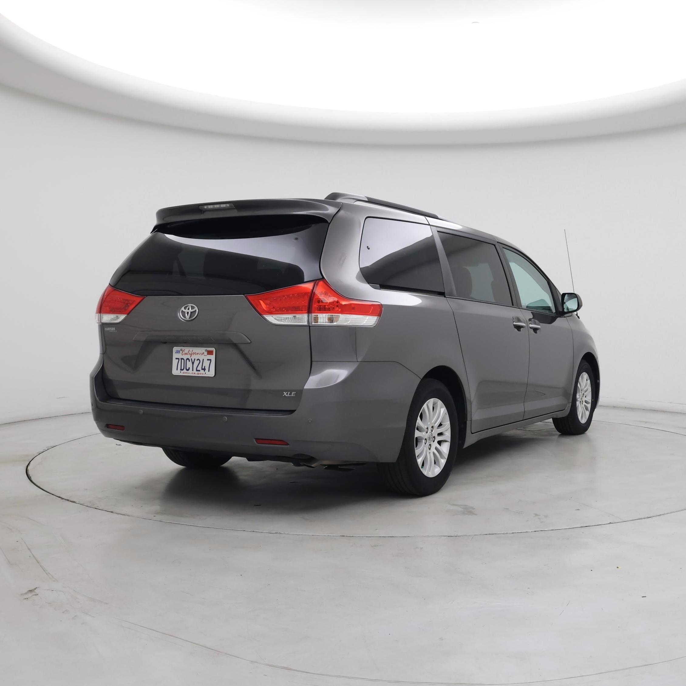 Thumbnail: 2014 Toyota Sienna - 8
