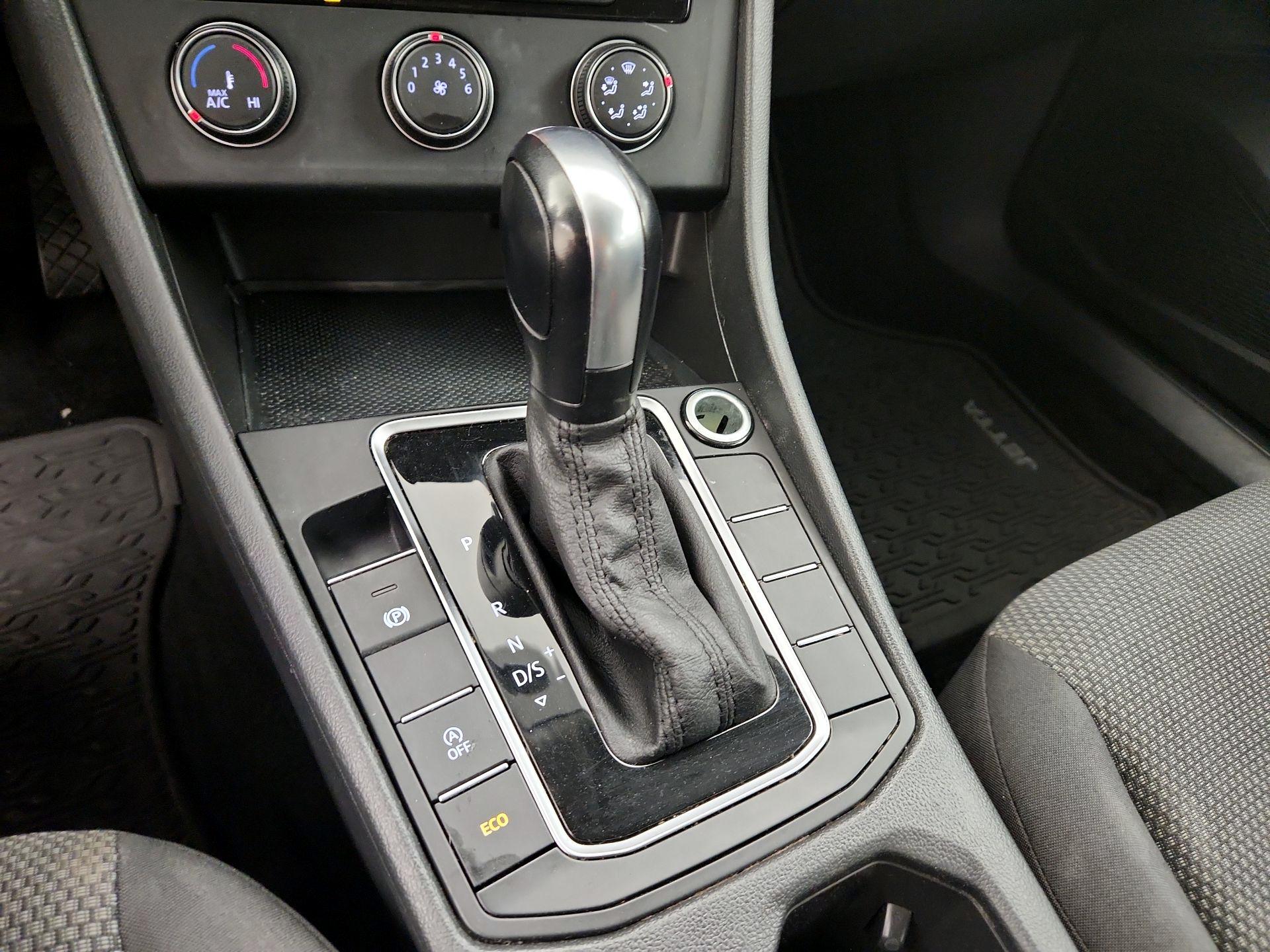 Thumbnail: 2019 Volkswagen Jetta - 17