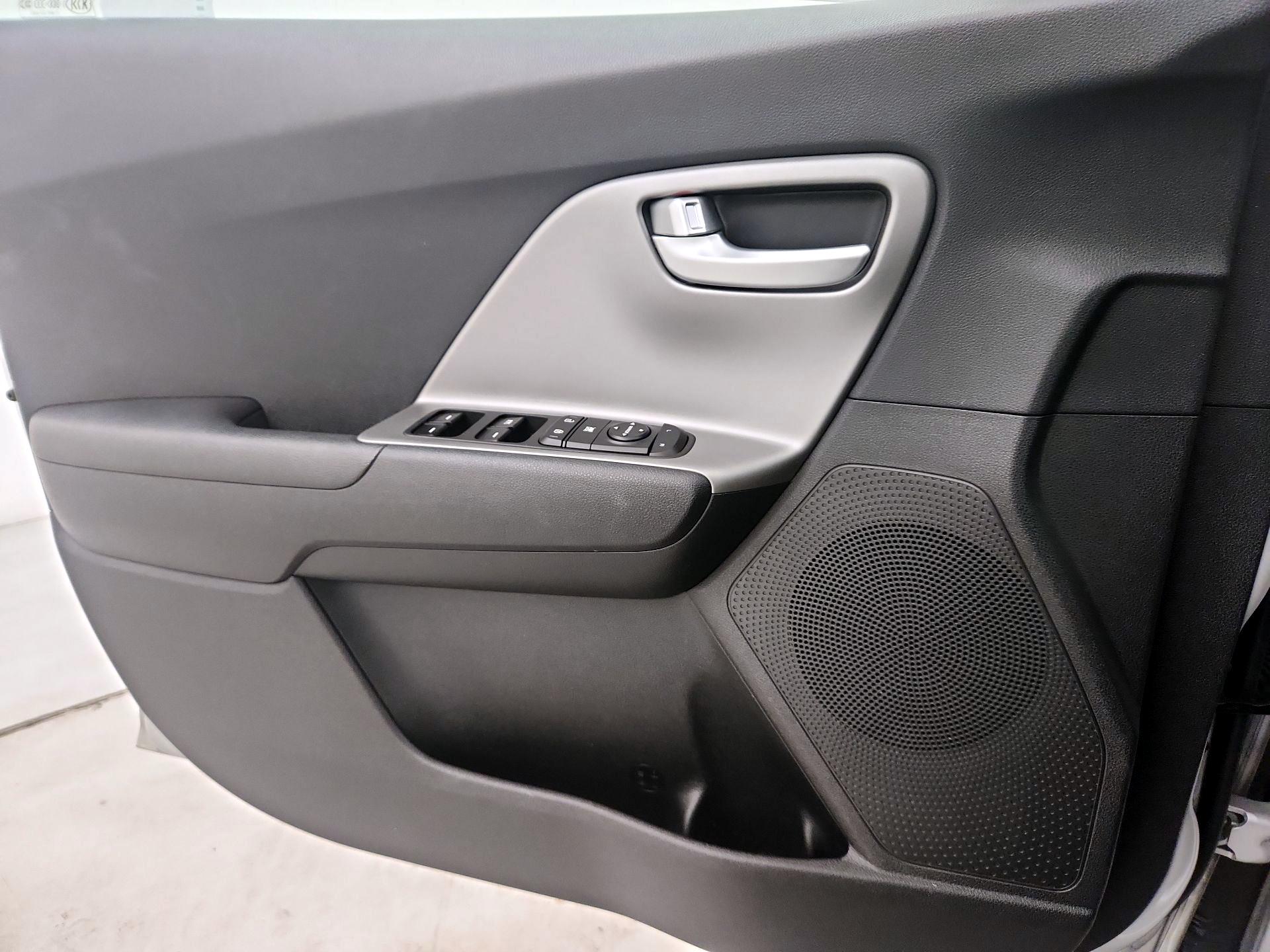 Thumbnail: 2019 Kia Niro - 12