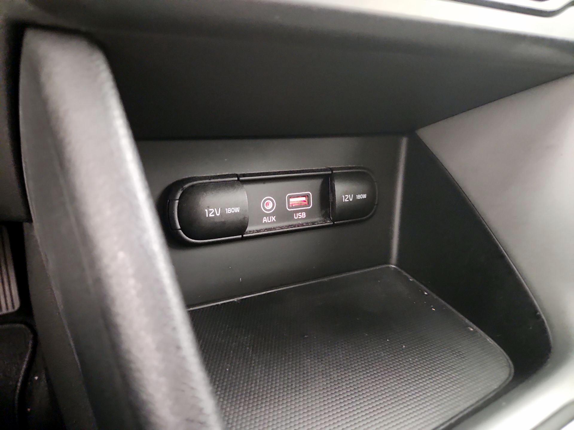 Thumbnail: 2019 Kia Niro - 18