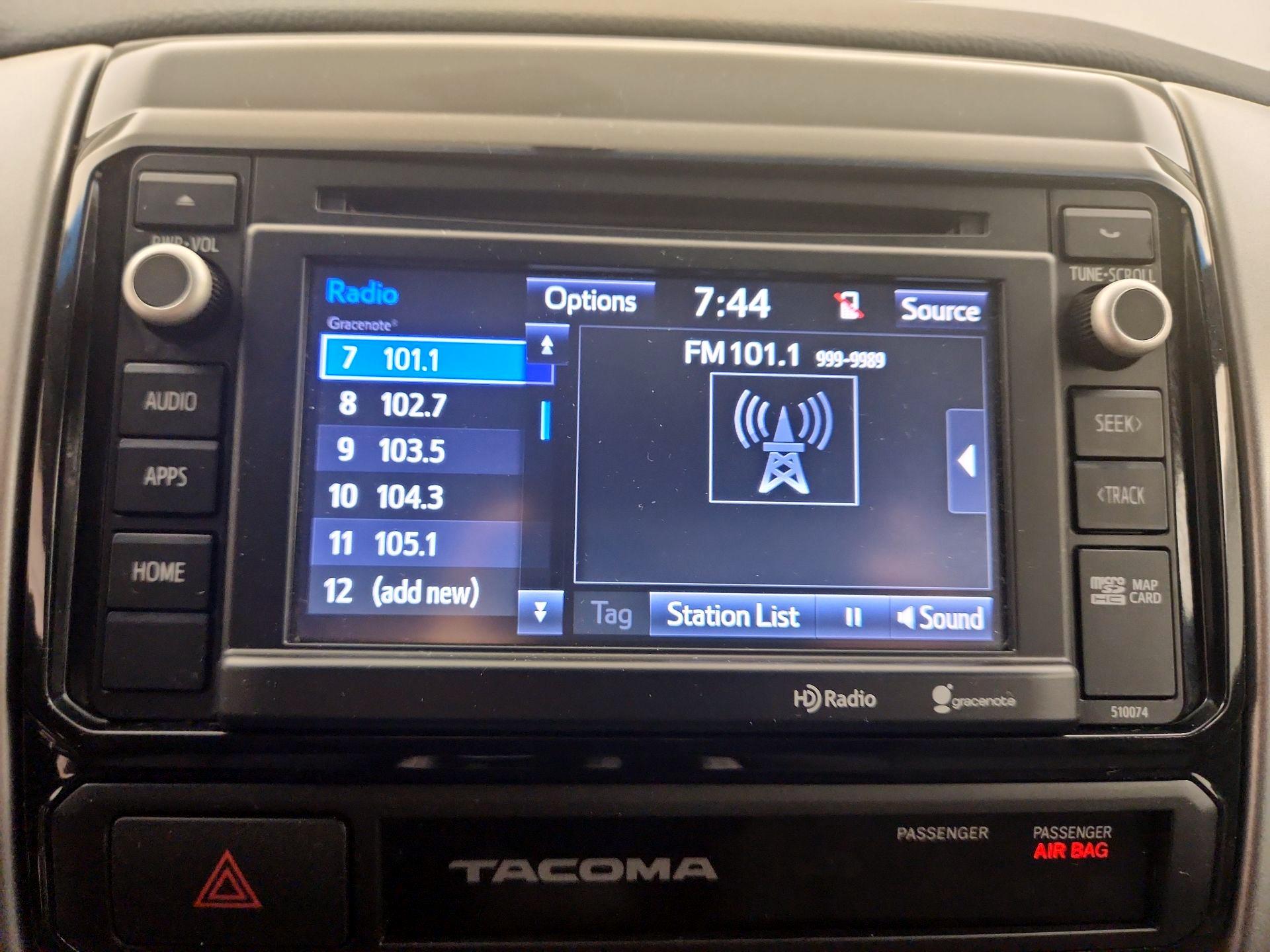 Thumbnail: 2015 Toyota Tacoma - 15