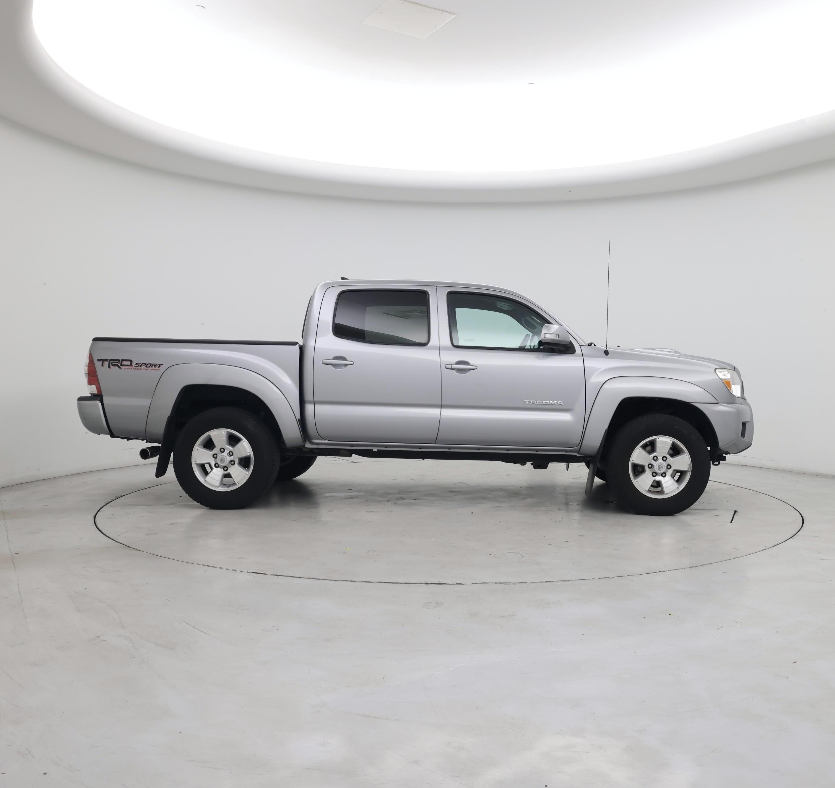 Thumbnail: 2015 Toyota Tacoma - 7