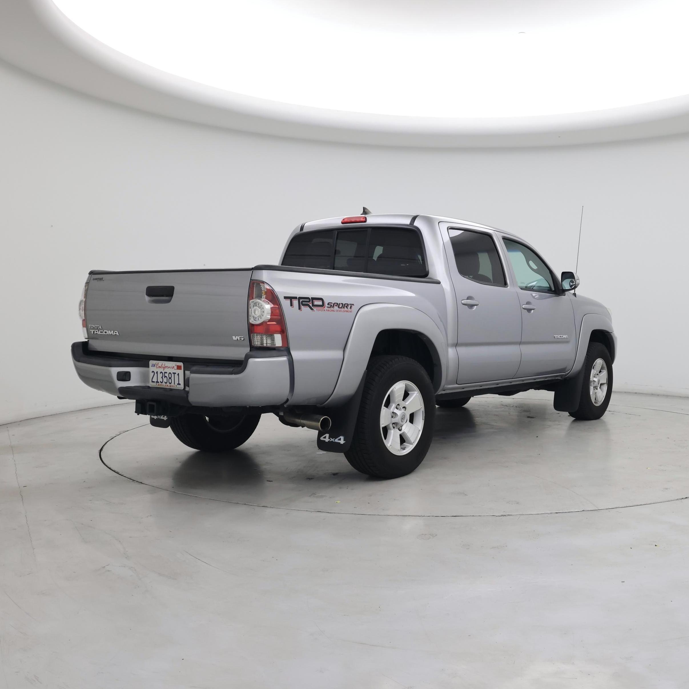 Thumbnail: 2015 Toyota Tacoma - 8