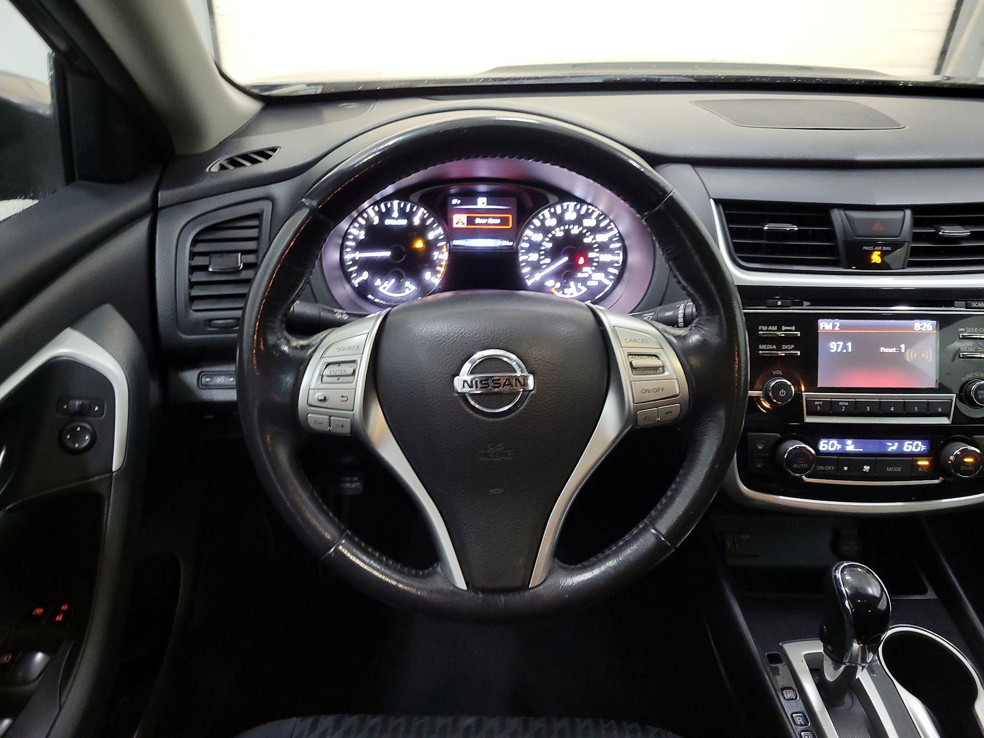 Thumbnail: 2018 Nissan Altima - 10