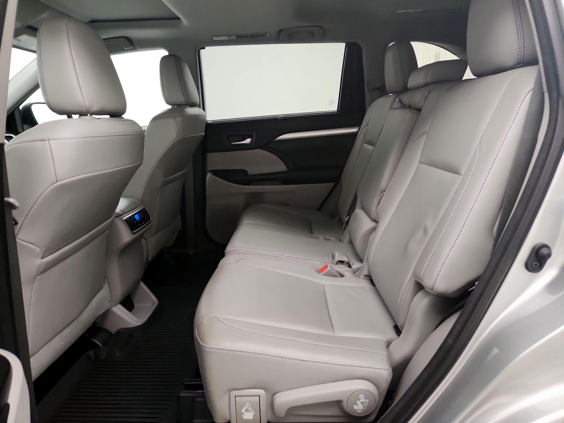 Thumbnail: 2018 Toyota Highlander - 20